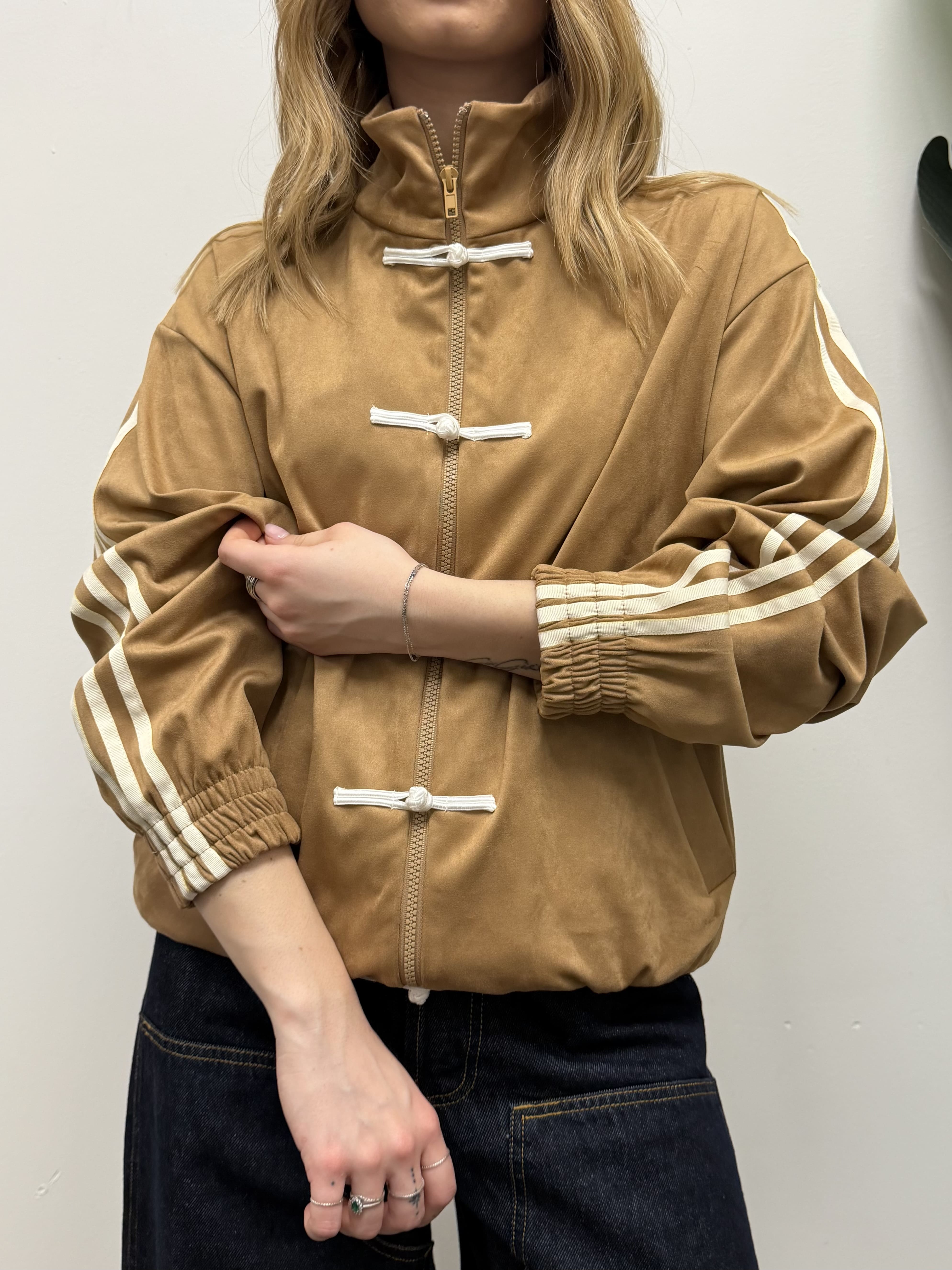 Giacchino in eco-dainetto con alamari Tensione In