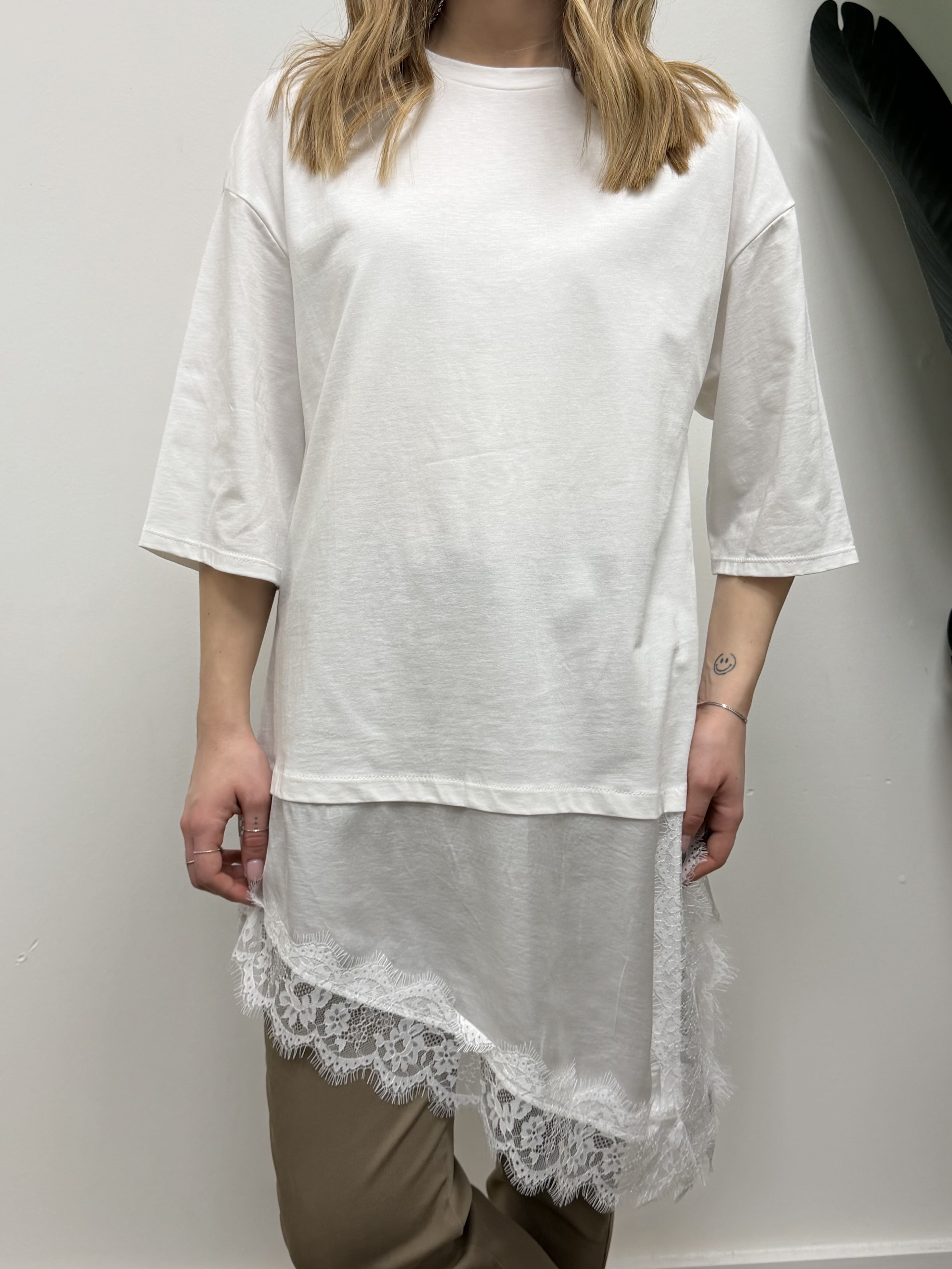 T-Shirt girocollo fondo trasversale in pizzo Susy Mix