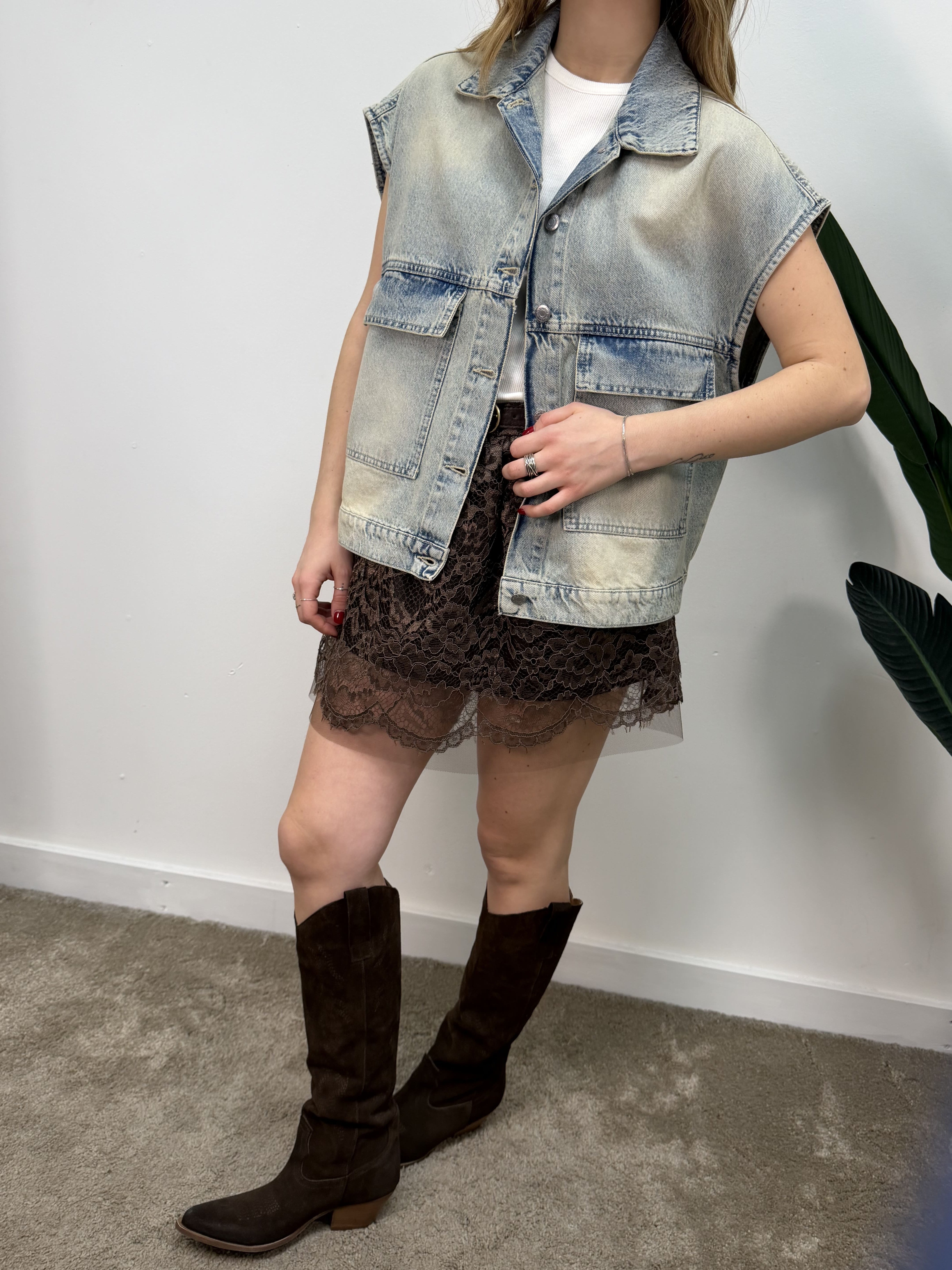 Gonna corta in pizzo con cintura HaveOne