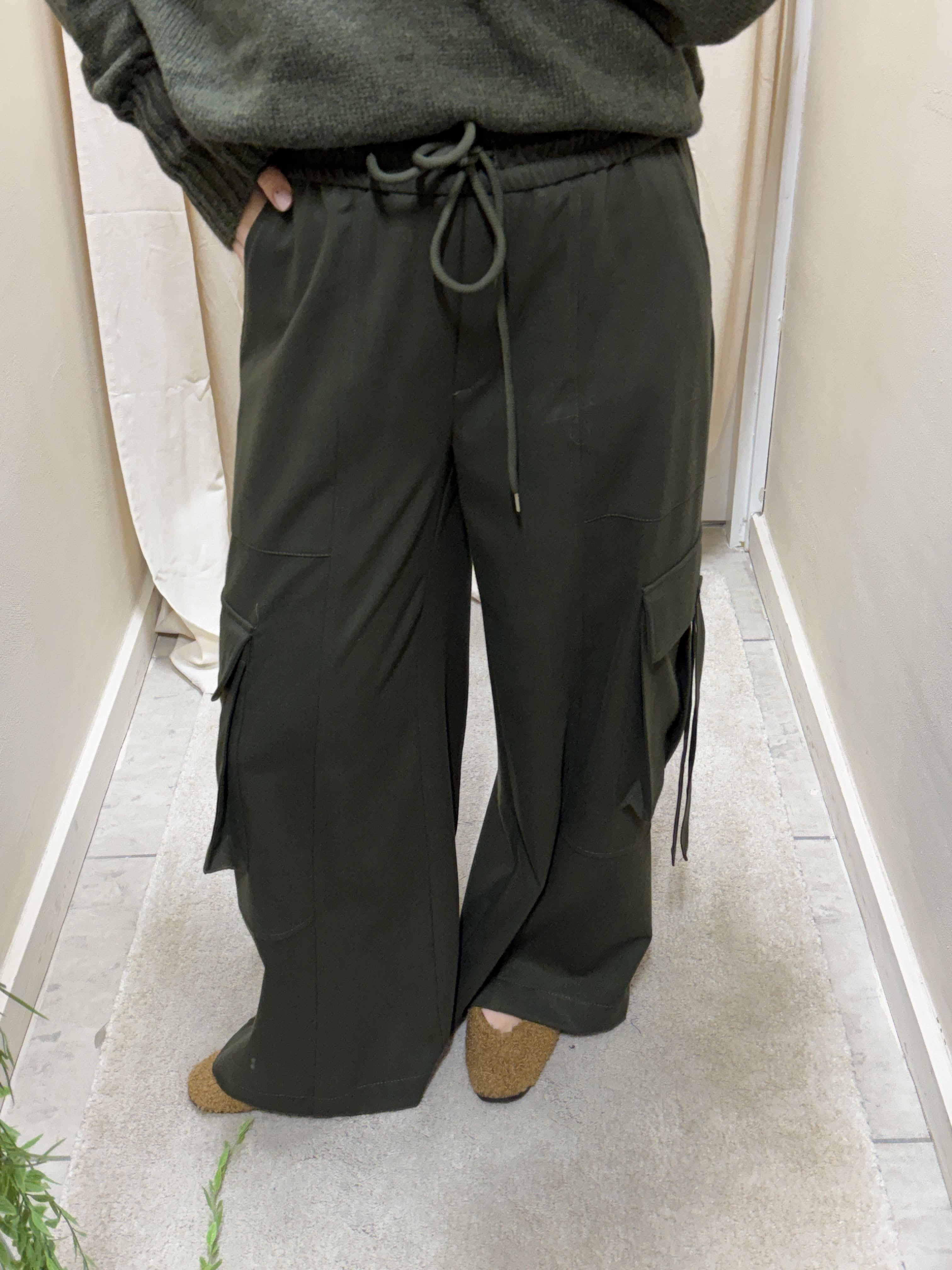 Pantalone cargo ampio con coulisse Tensione In