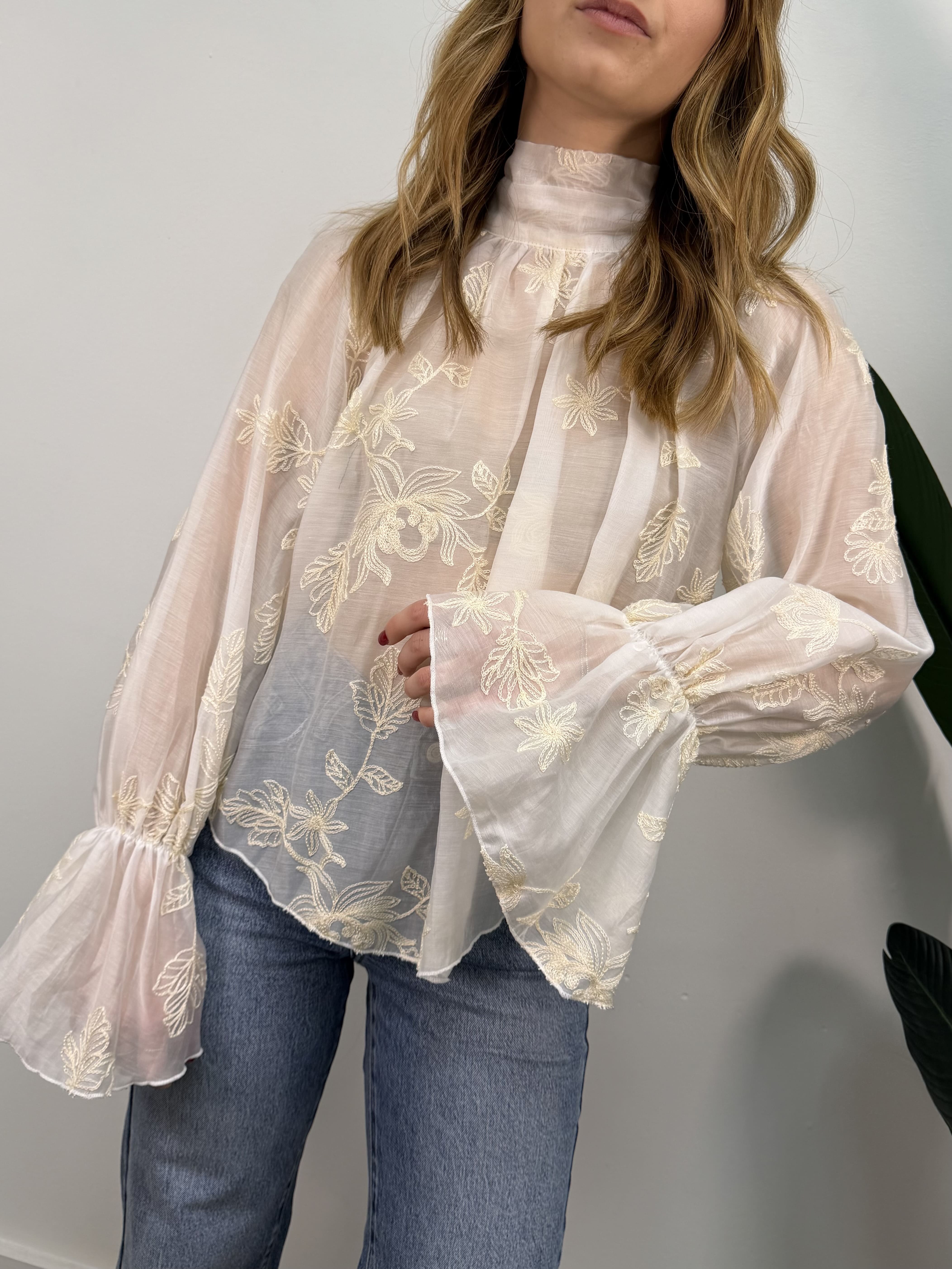 Blusa ricamo fiocco dietro MyD