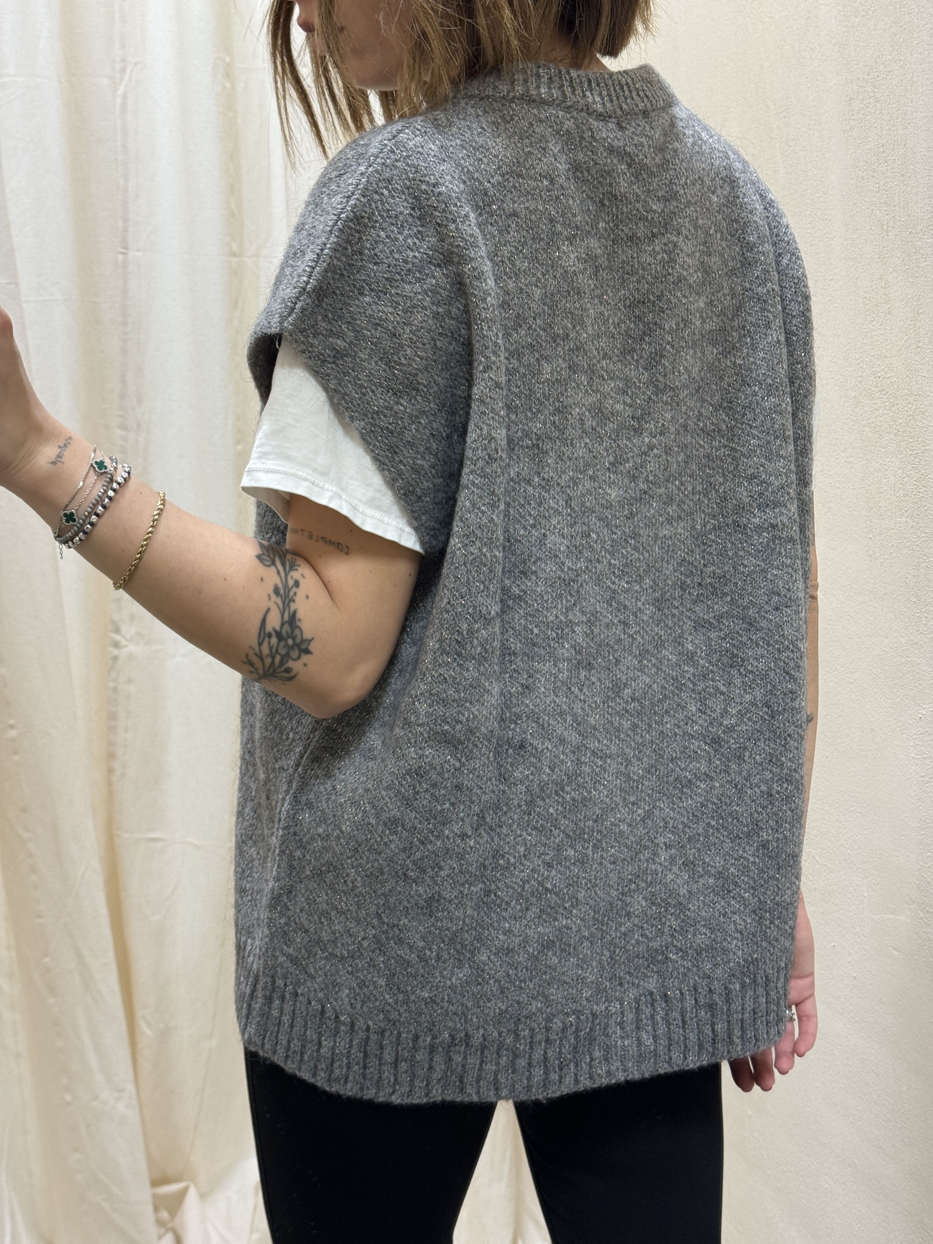 Gilet smanicato scollo V in lurex MyD