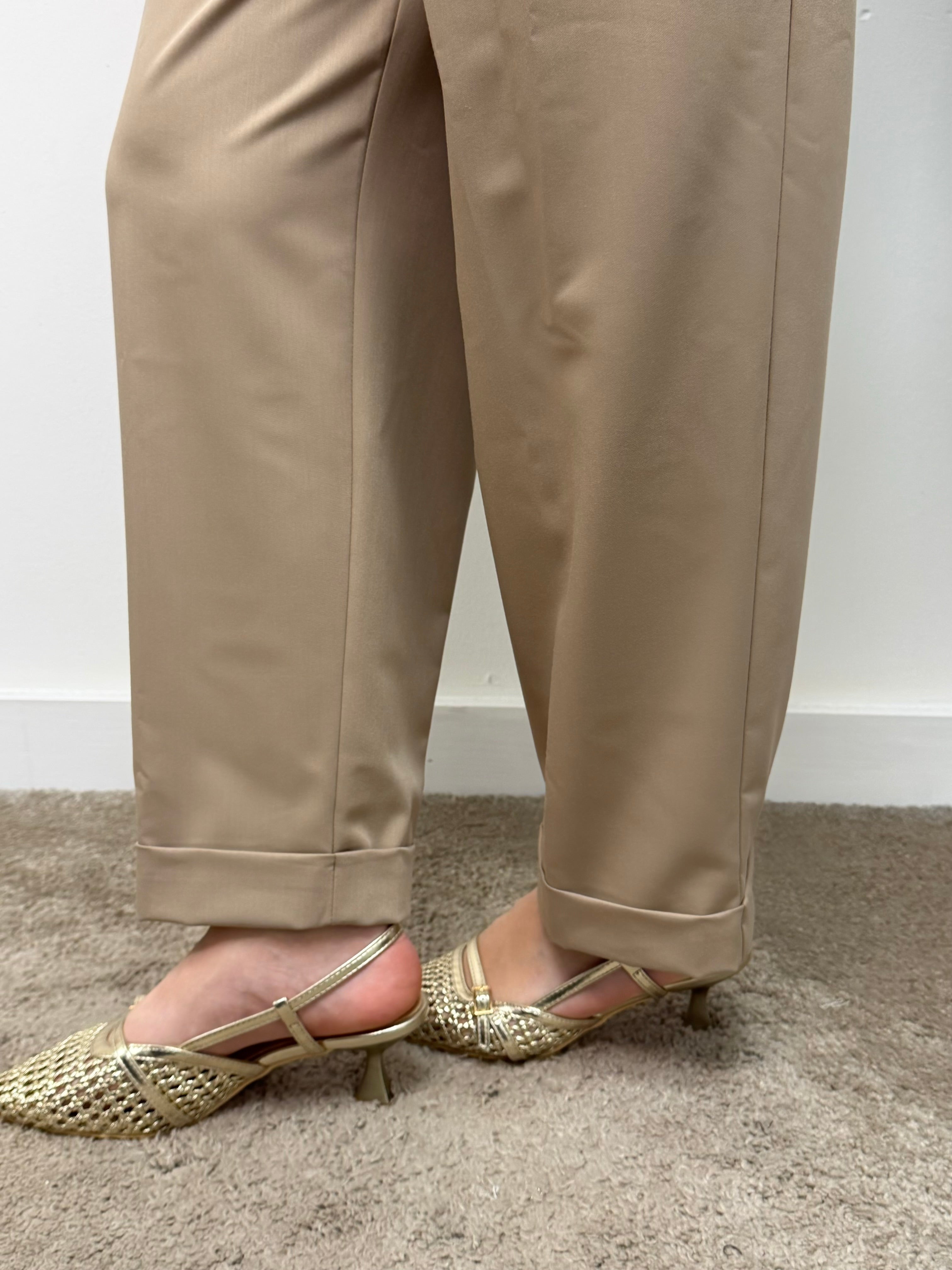 Pantalone con pinces e risvolto Please