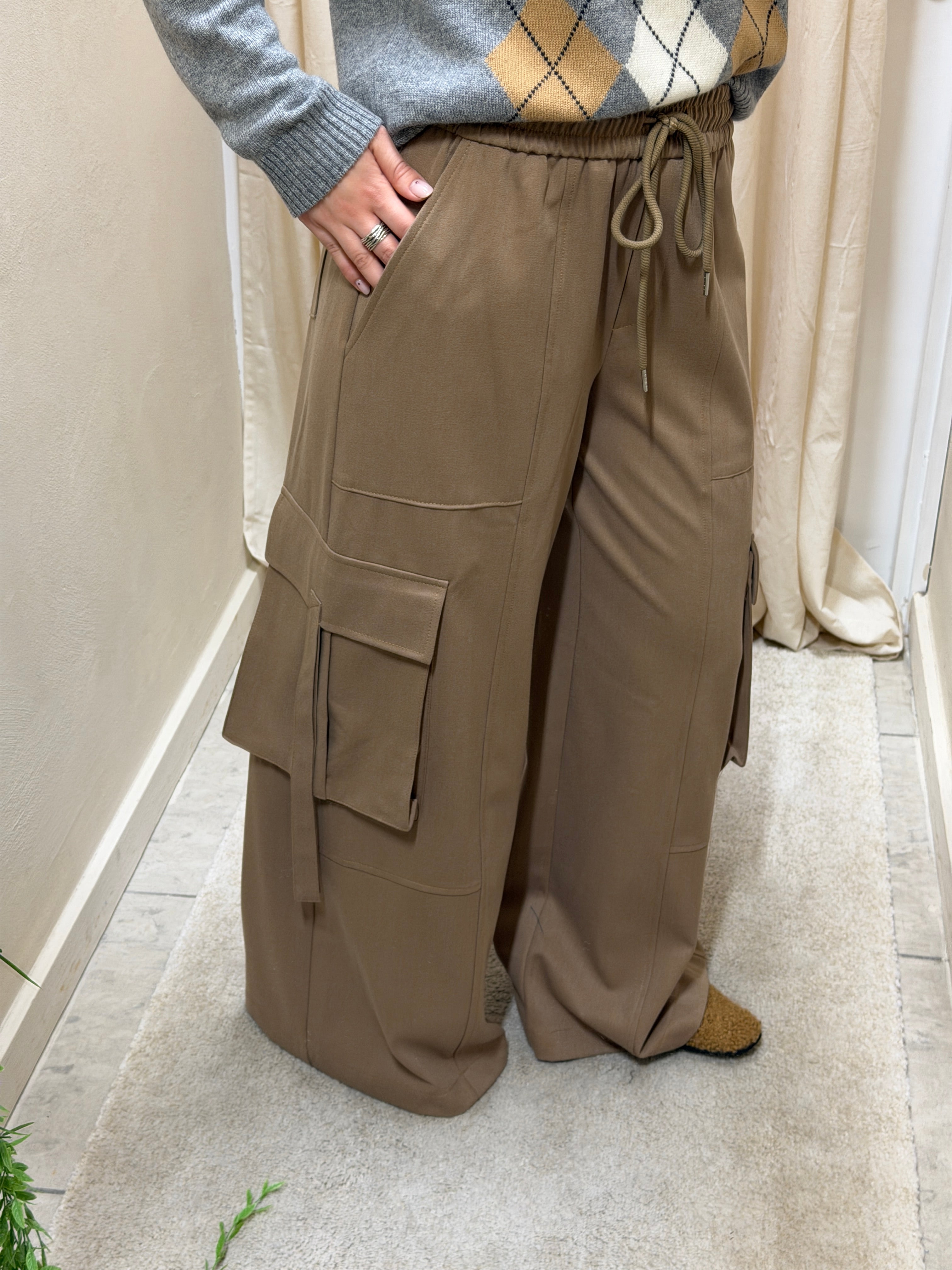 Pantalone cargo ampio con coulisse Tensione In