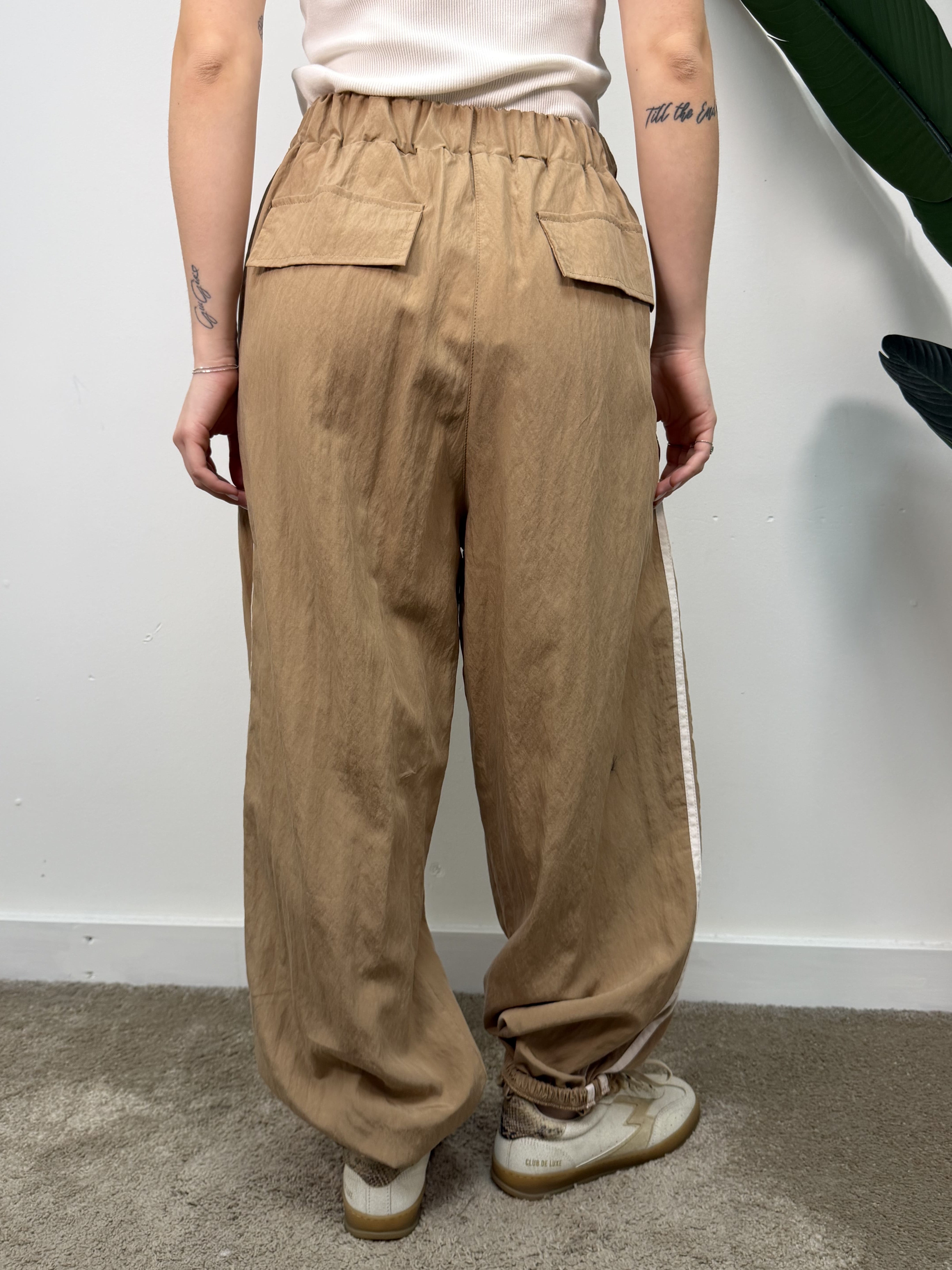 Pantalone in lyocell con bande laterali VICOLO