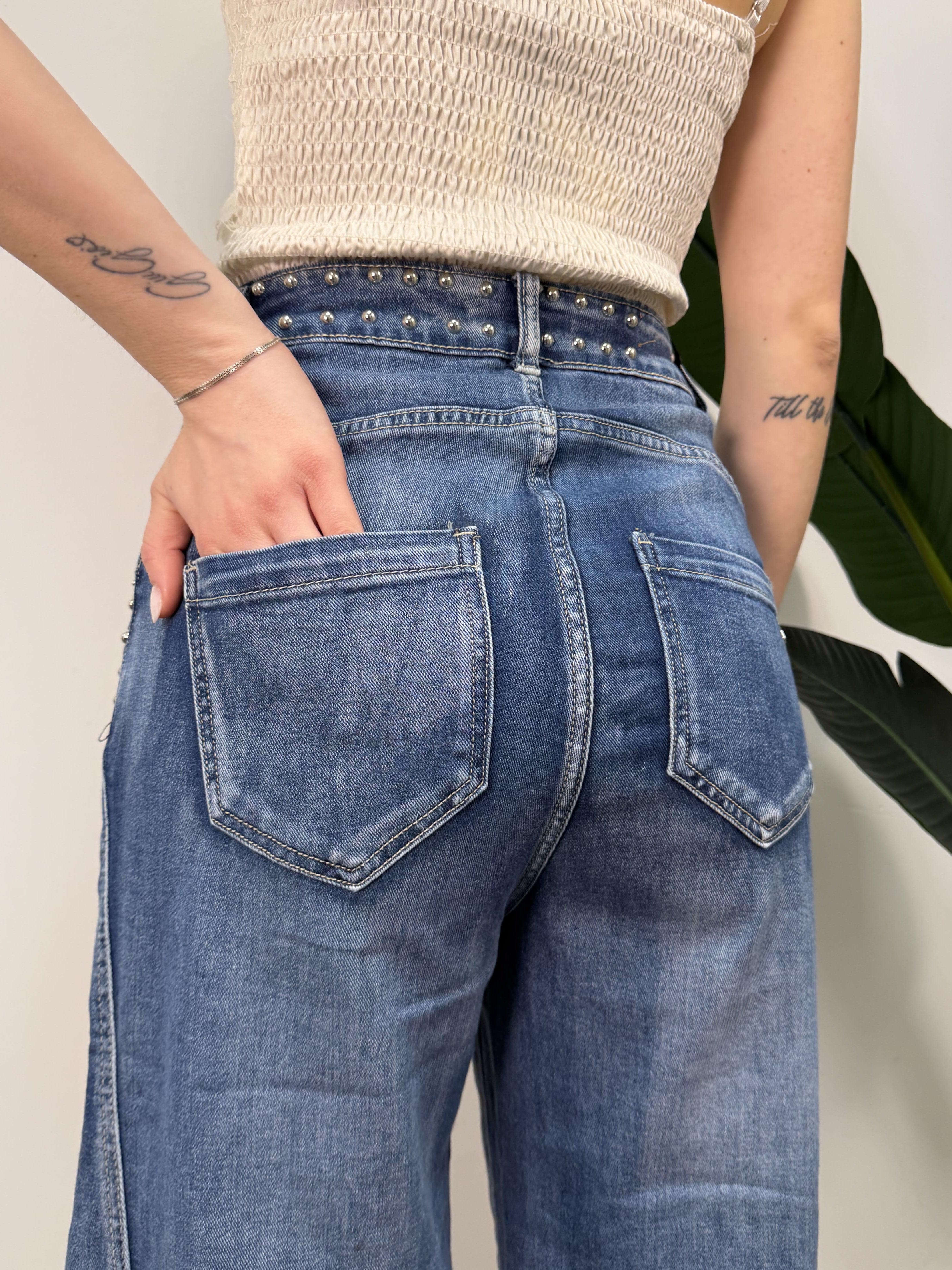 Jeans barrell con rivetti MyD
