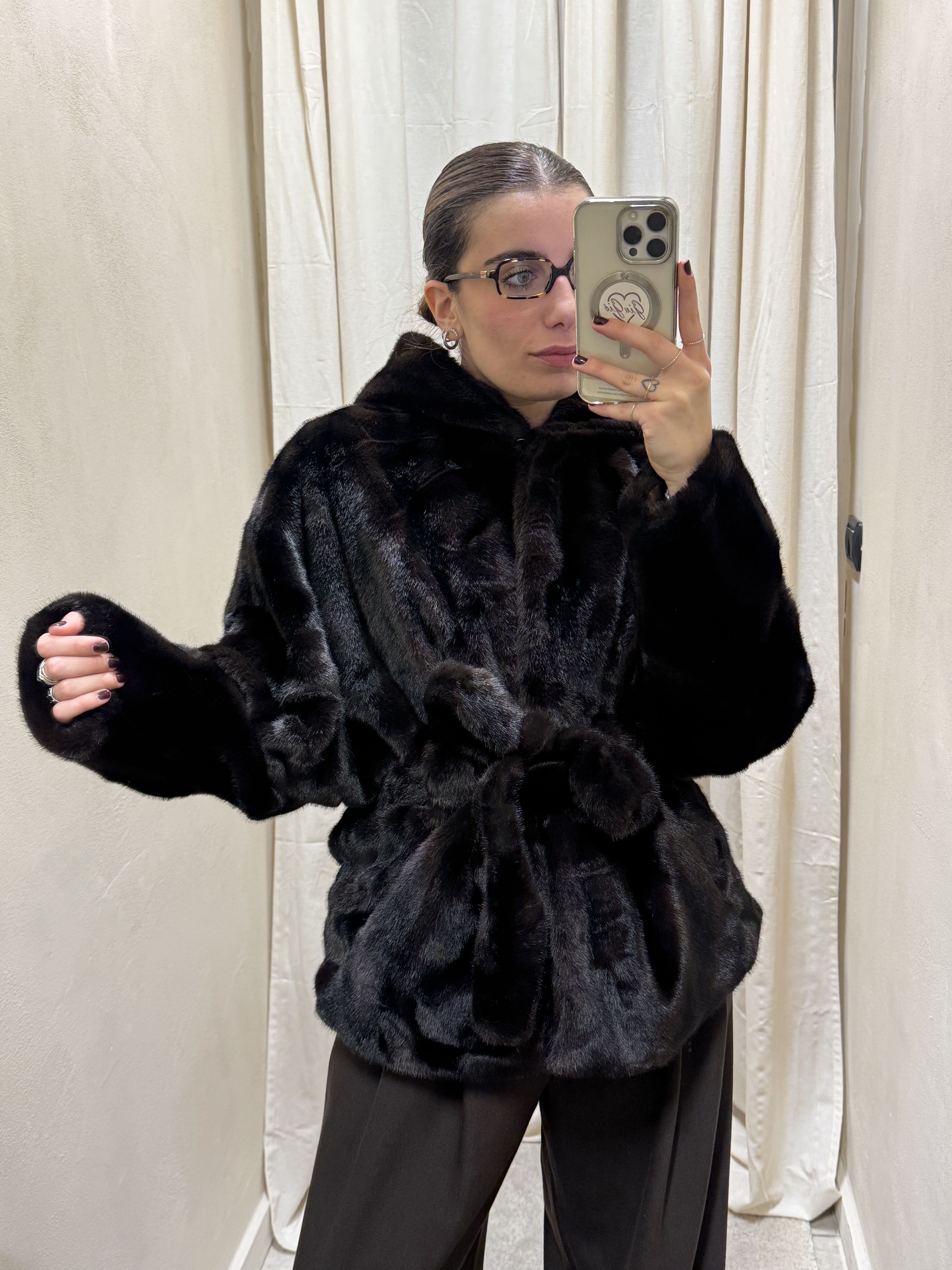 Eco-pelliccia con cappuccio e fusciacca MyD