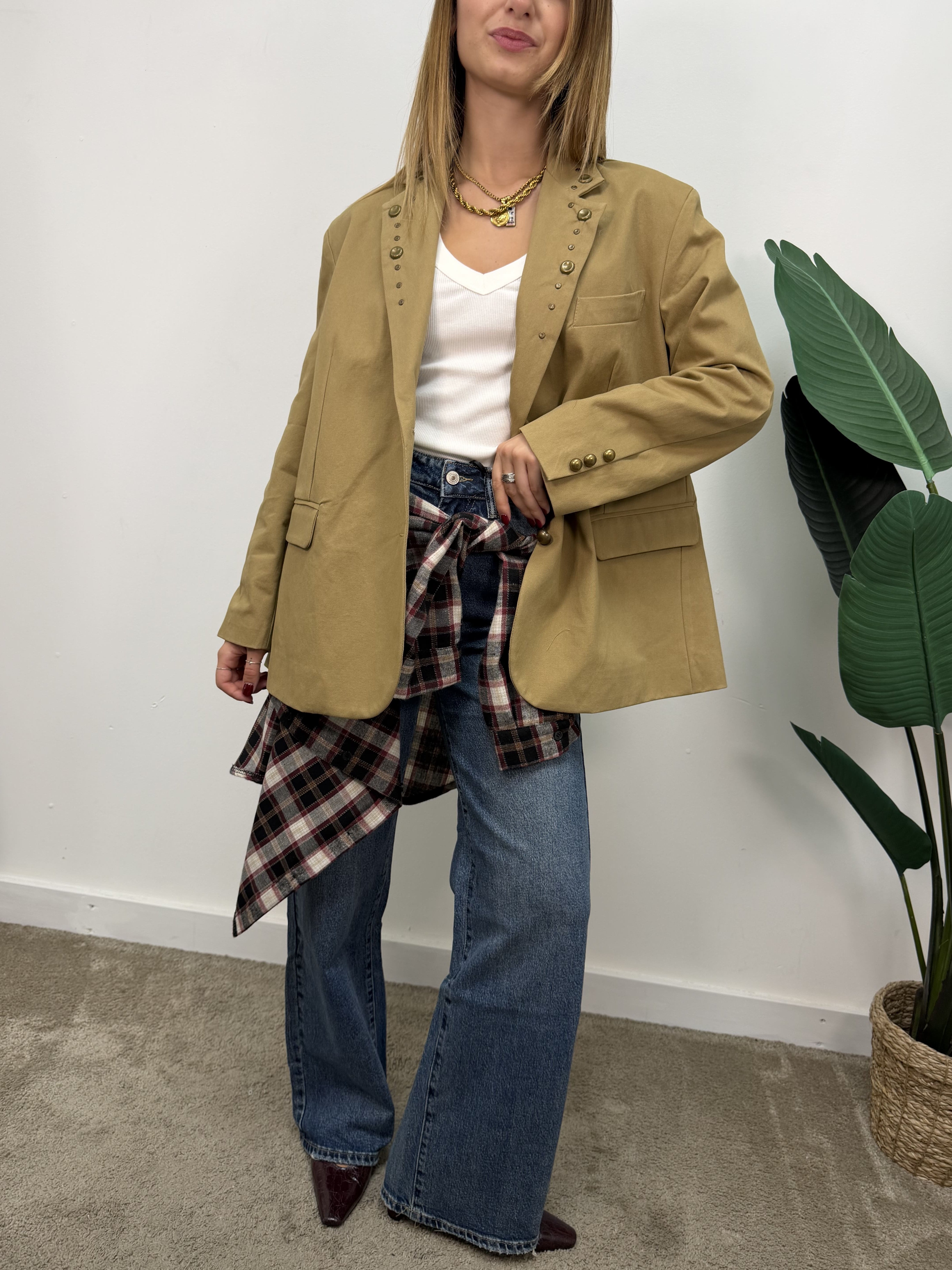 Giacca gabardina con borchie applicate MyD