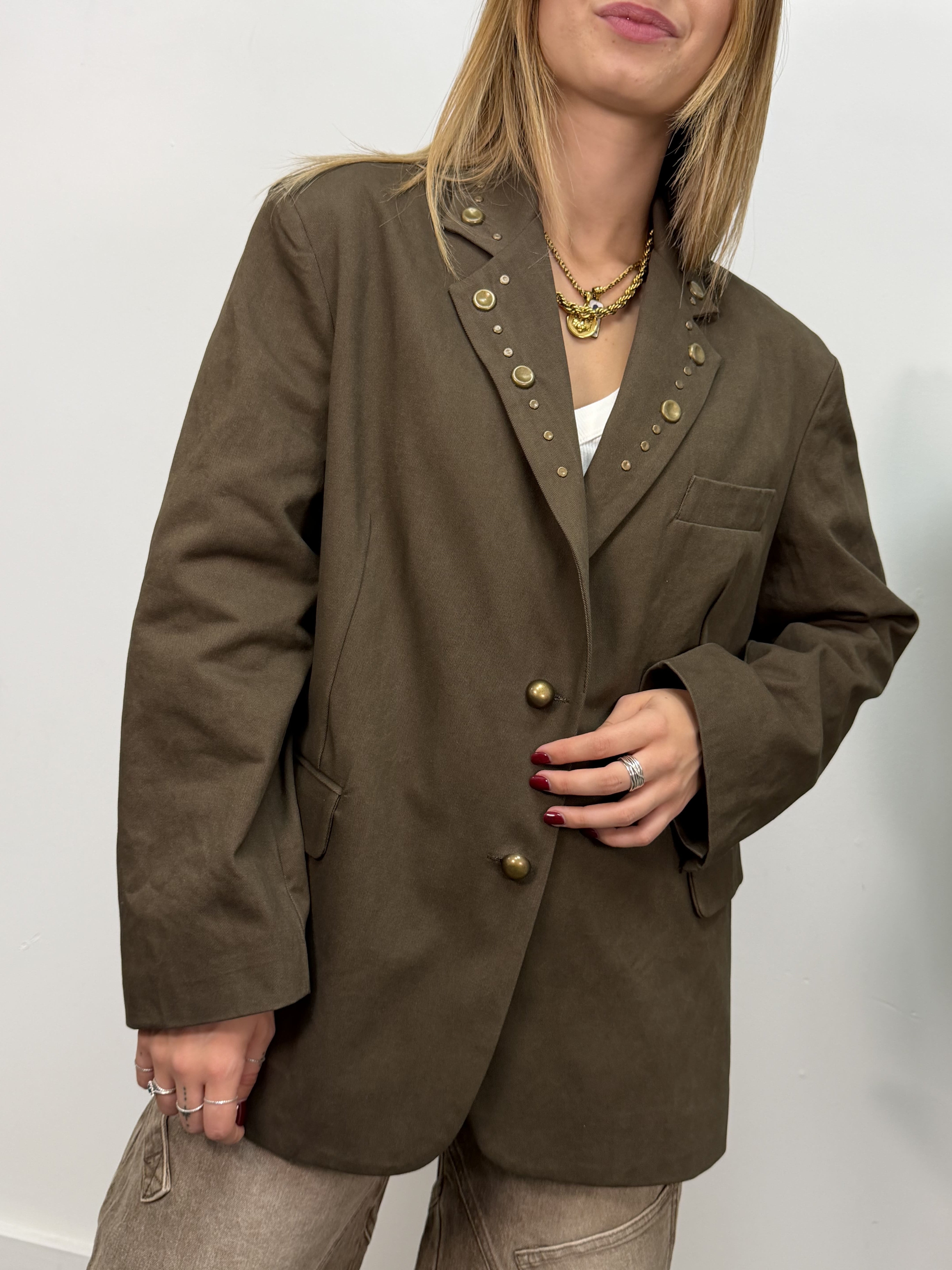 Giacca gabardina con borchie applicate MyD
