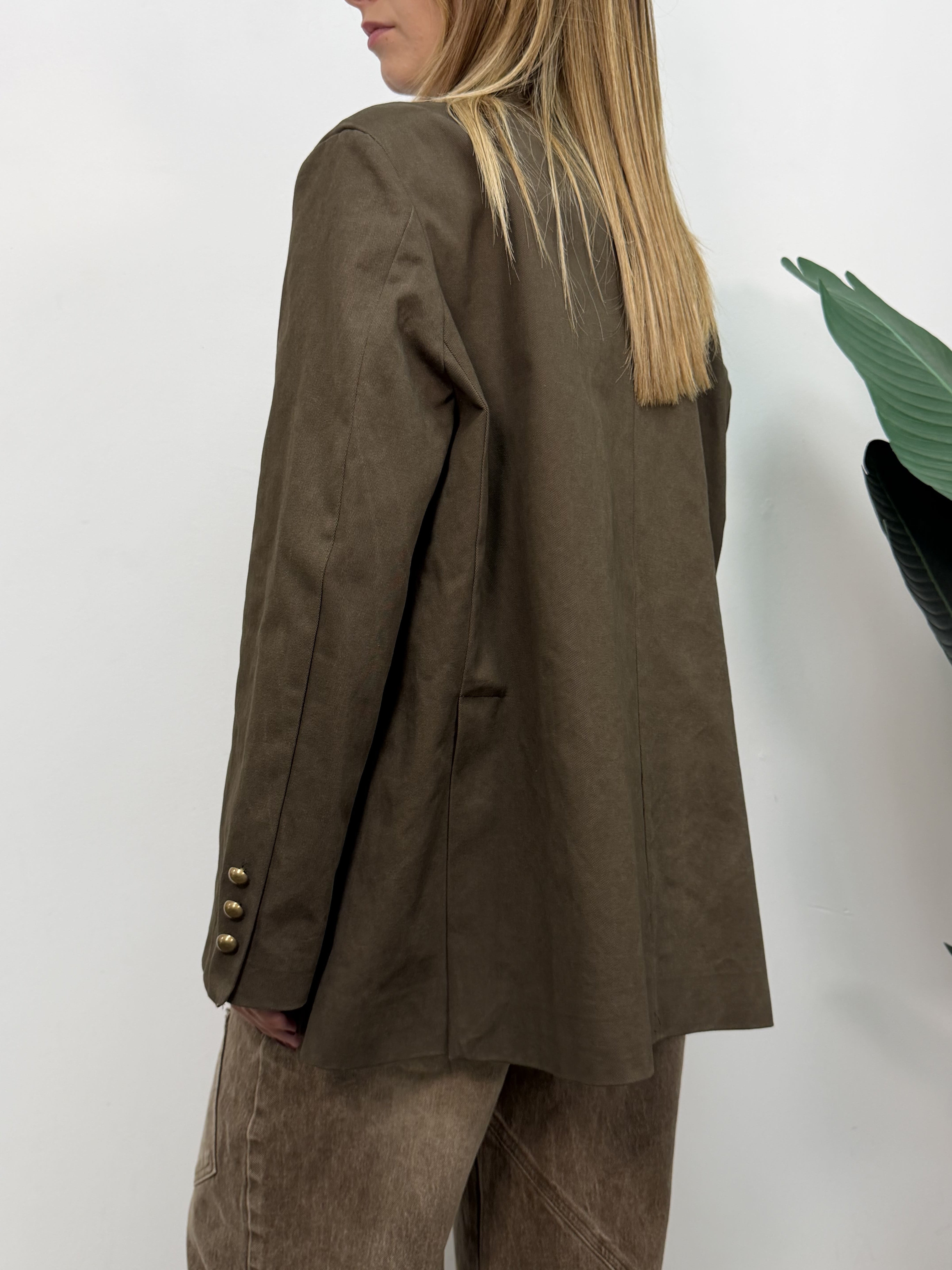 Giacca gabardina con borchie applicate MyD
