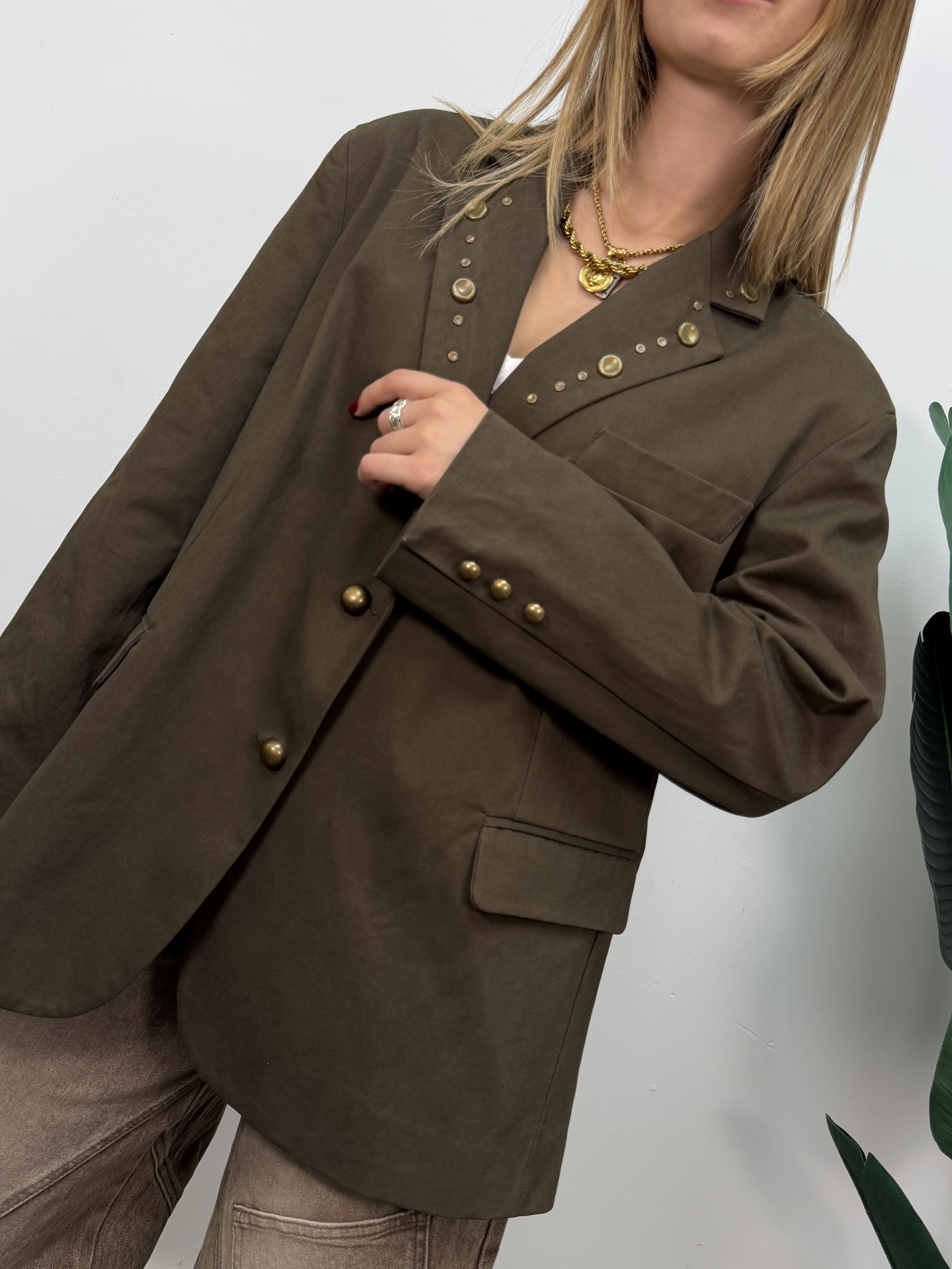 Giacca gabardina con borchie applicate MyD