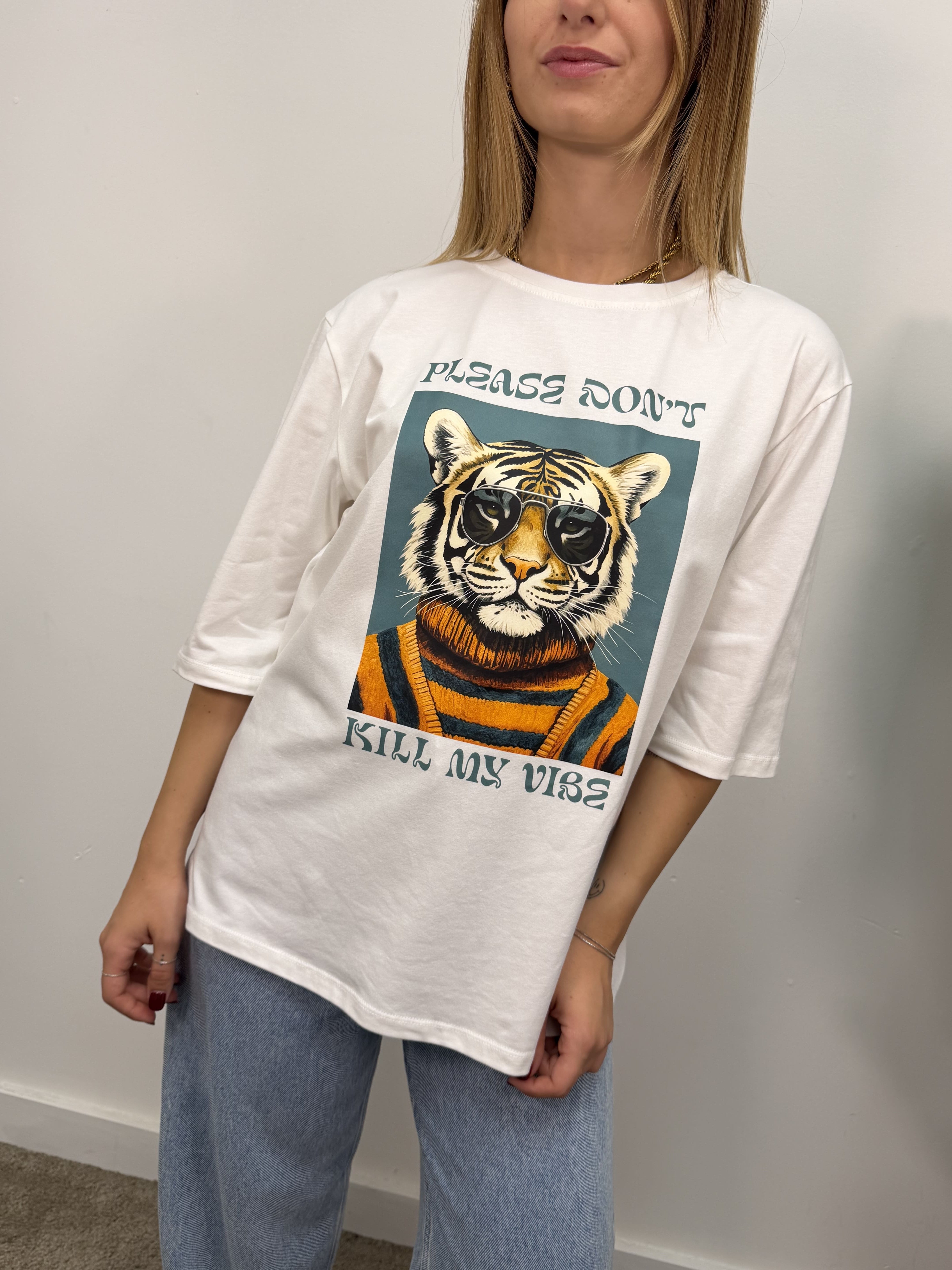 T-shirt stampa tigre "please don't kill my vibe" MyD