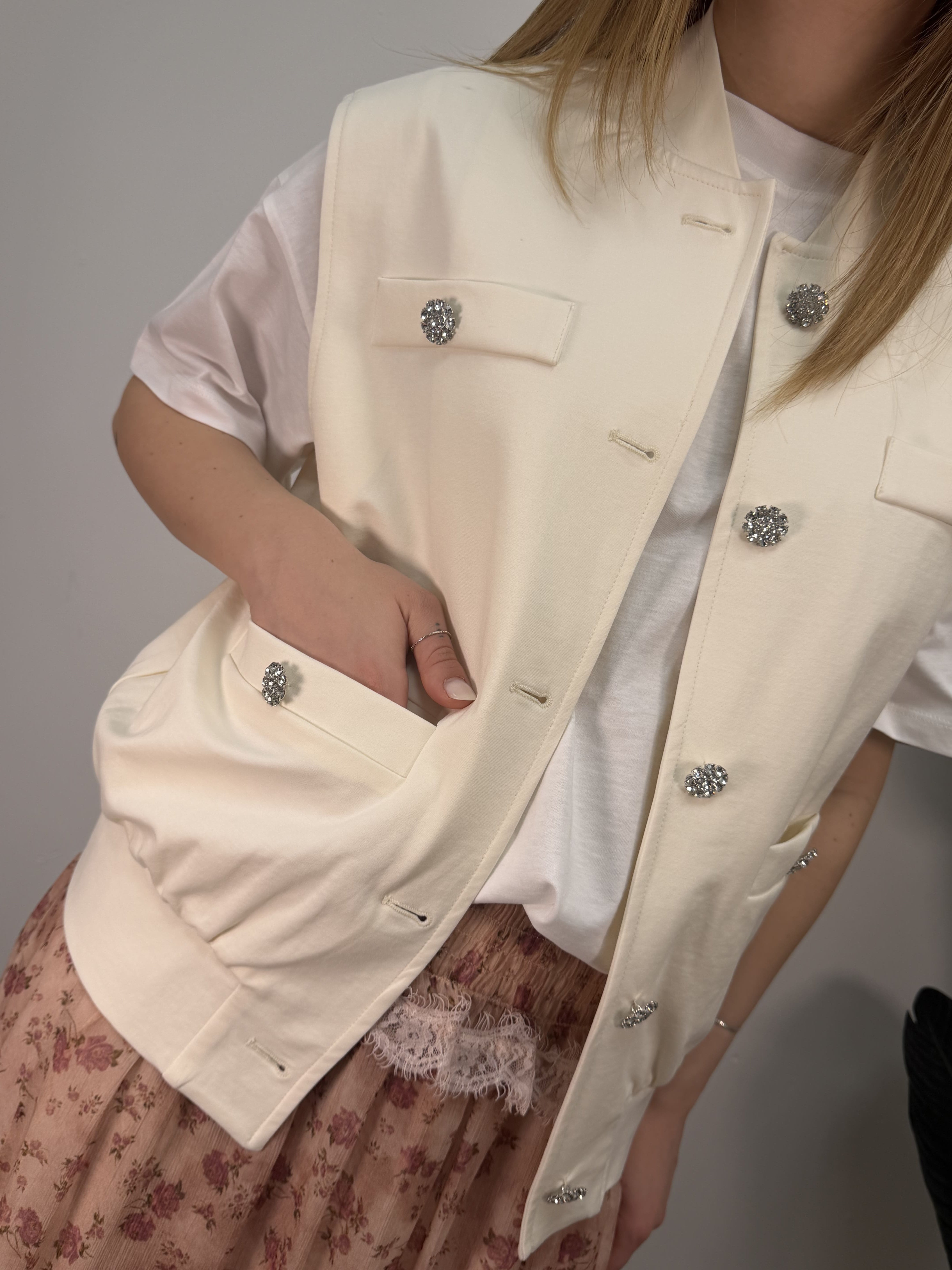 Gilet punto Milano con tasche e bottoni gioiello Tensione In