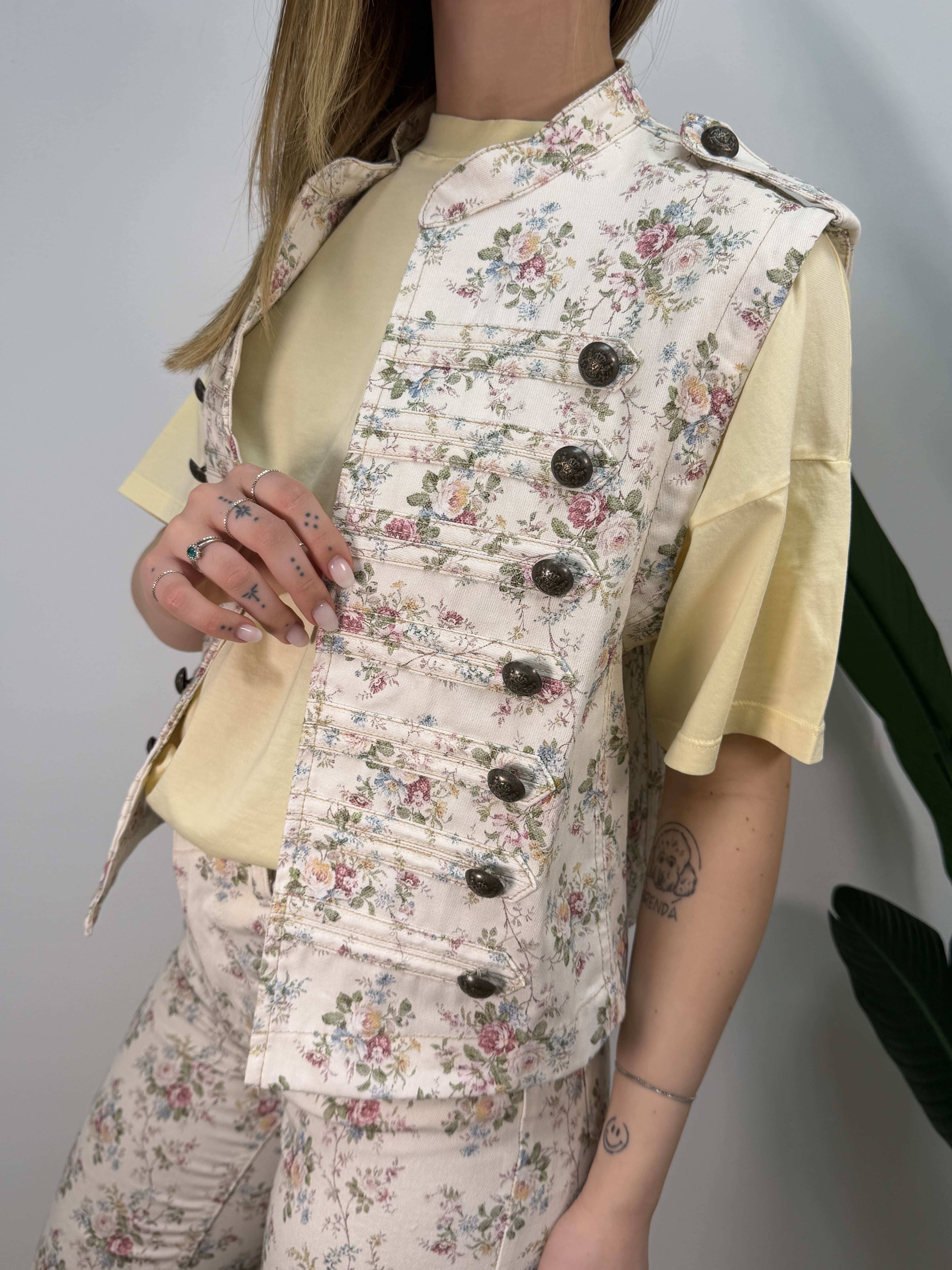 Gilet napoleonico in denim floreale Tensione In
