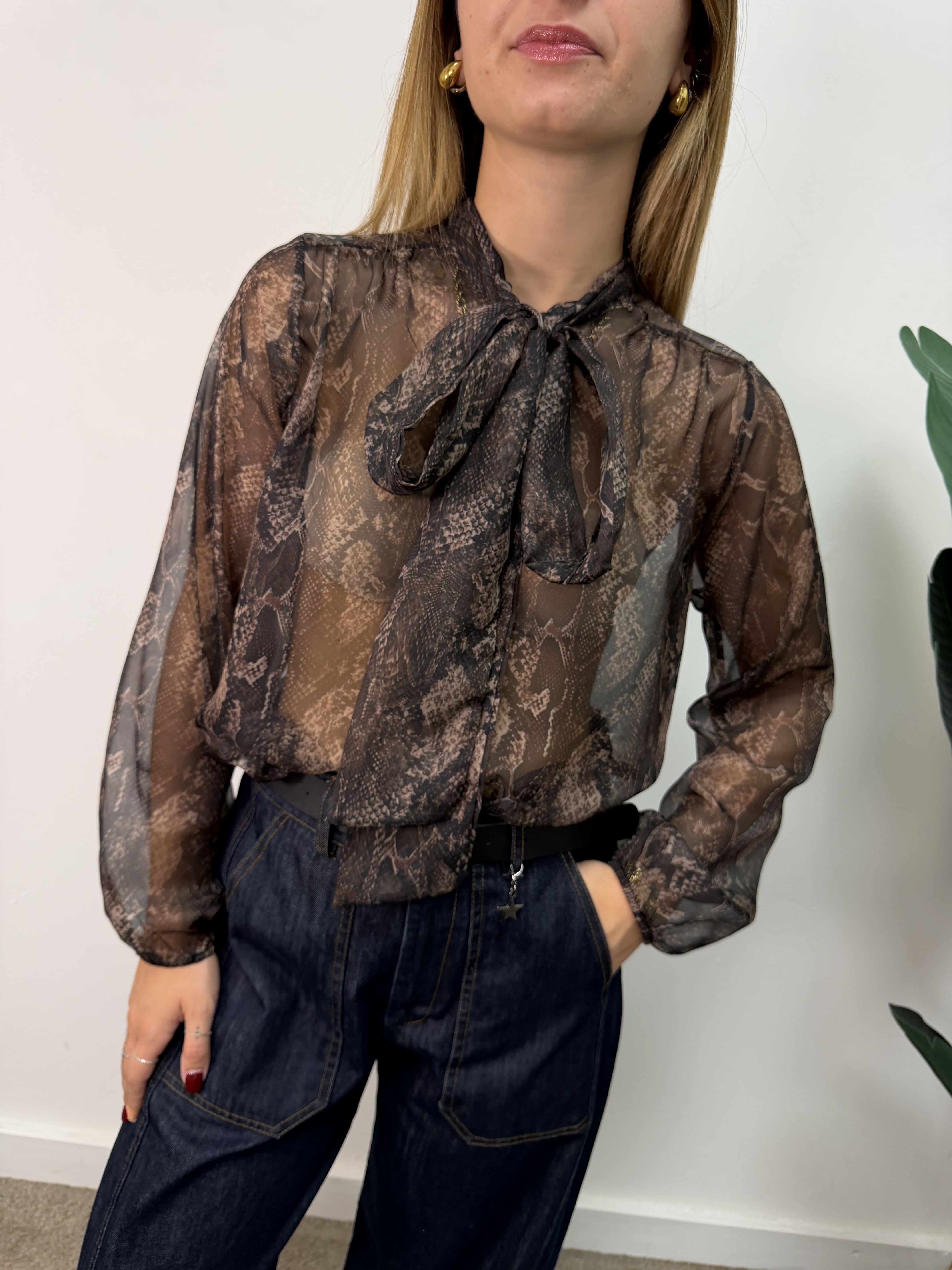 Blusa stampa pitone con fiocco Susy Mix