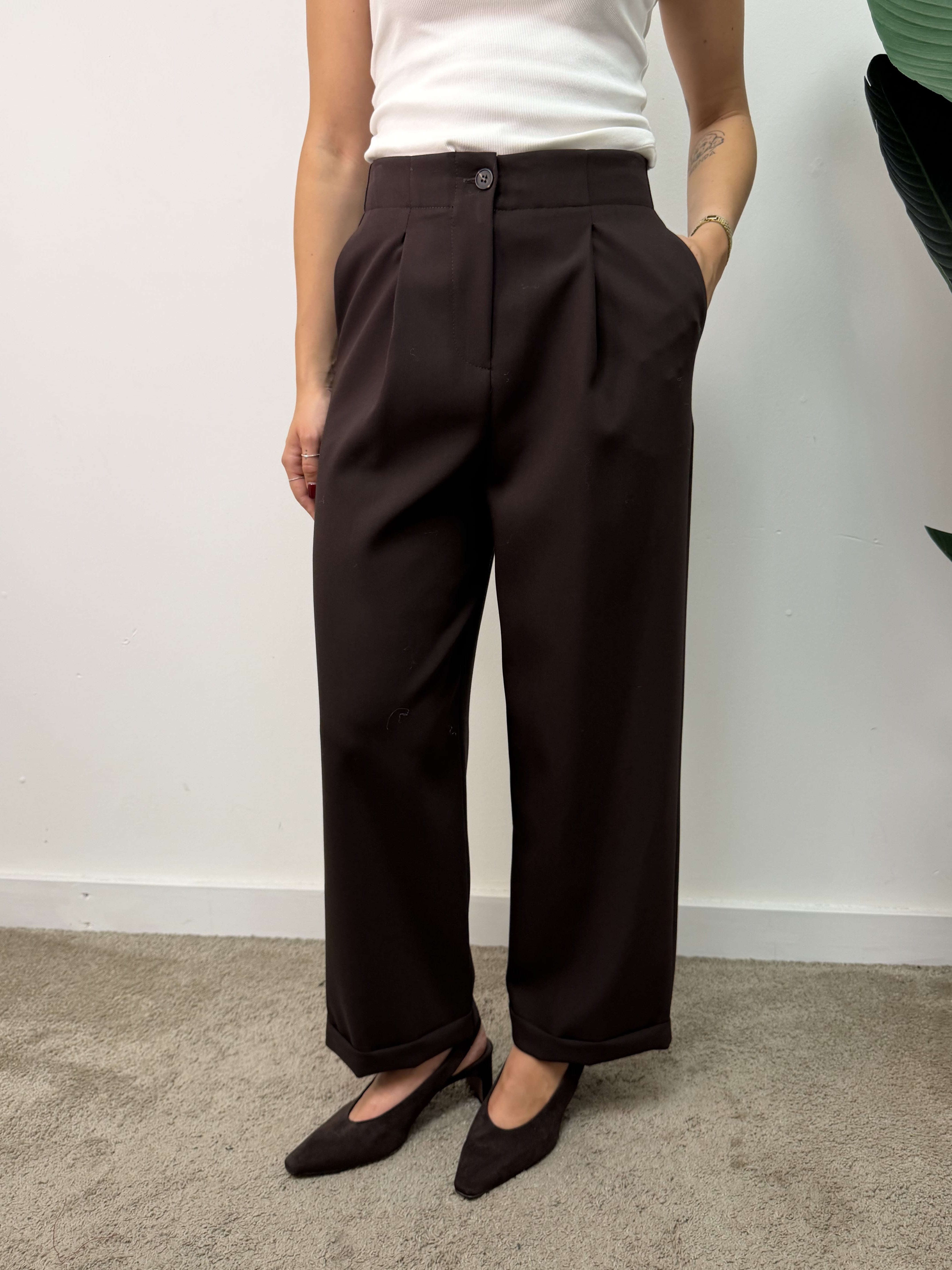 Pantalone dritto con pinces e risvolto Tensione In