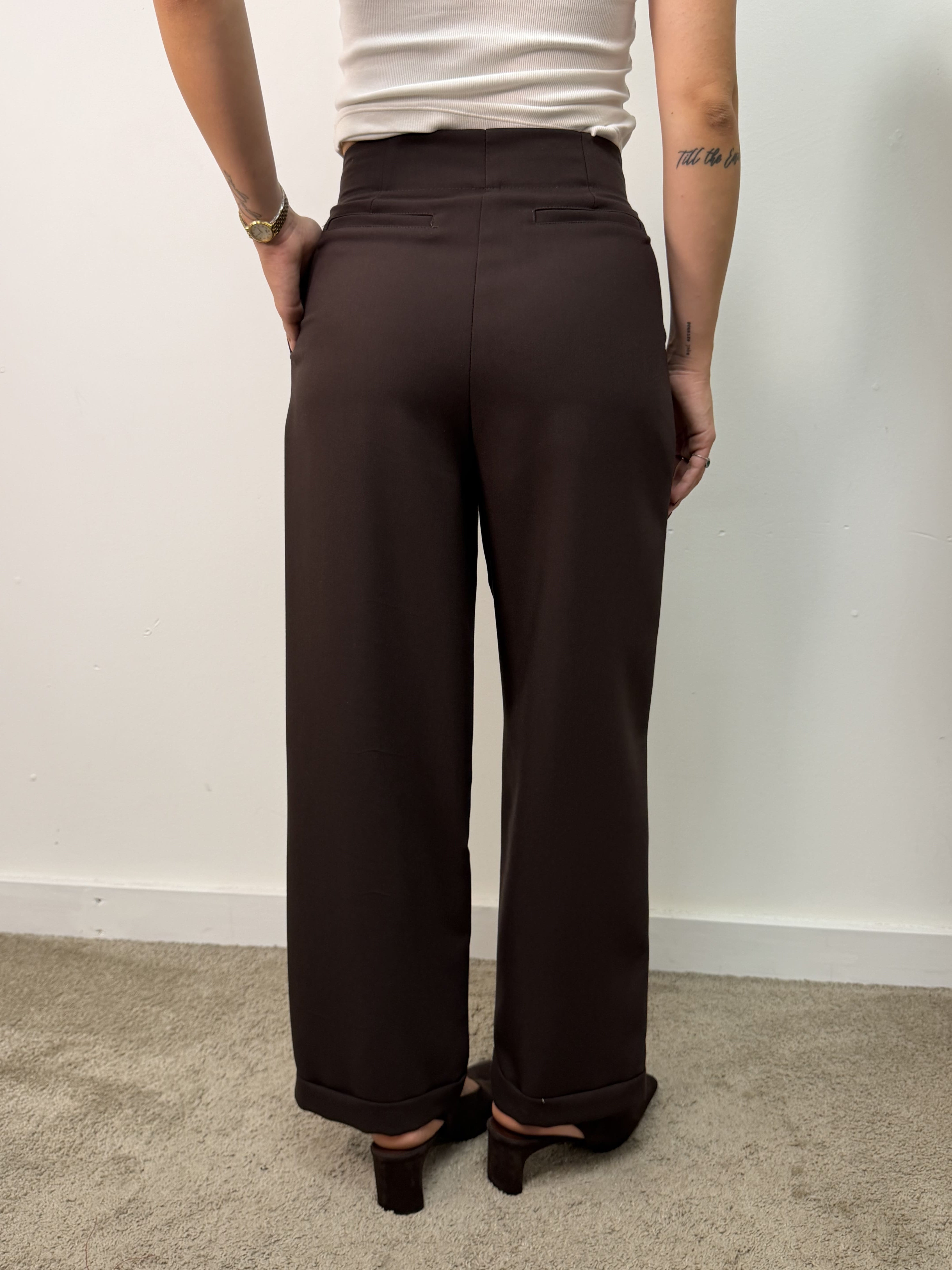 Pantalone dritto con pinces e risvolto Tensione In