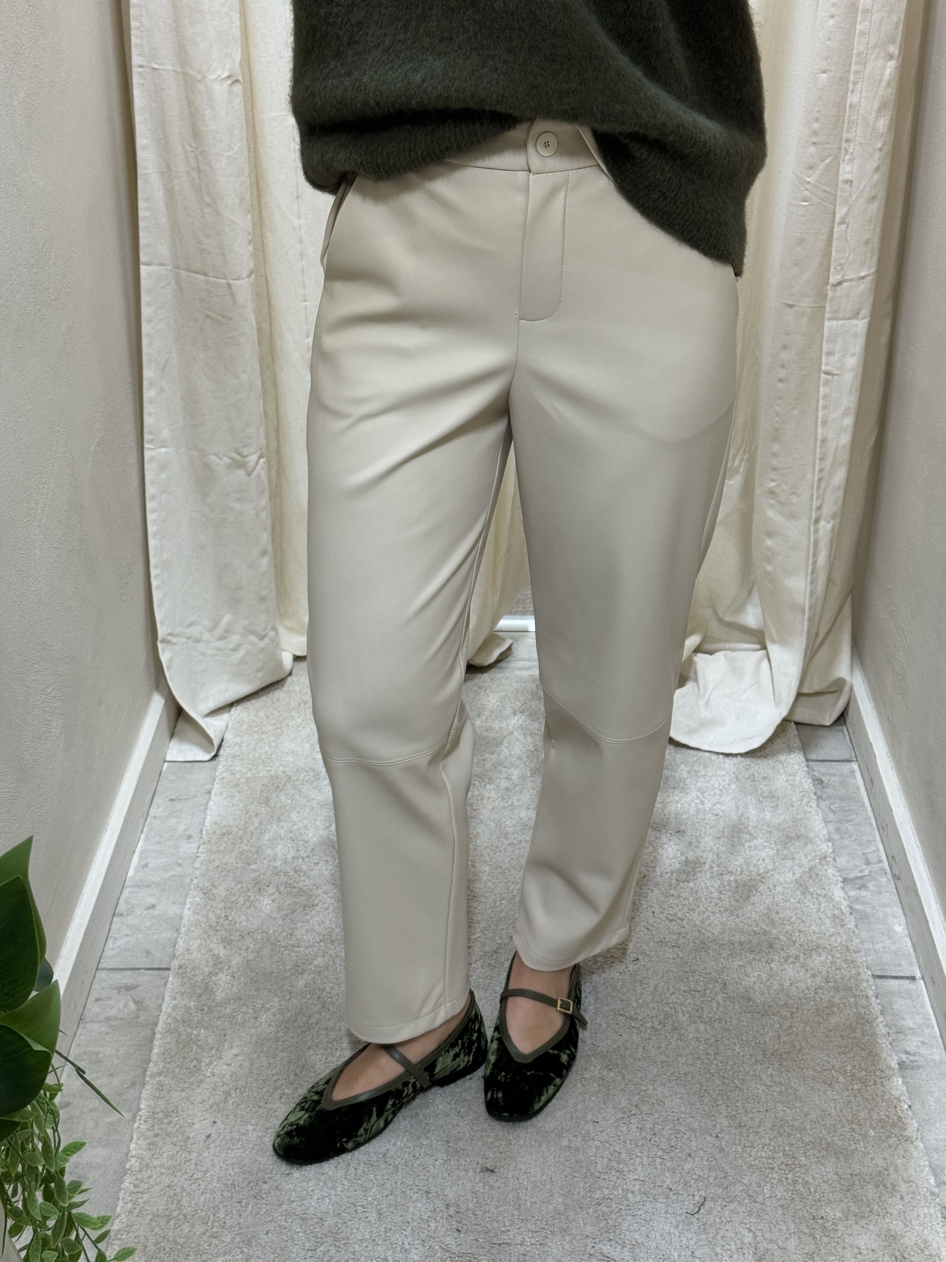 Pantalone carrot in ecopelle Tensione In