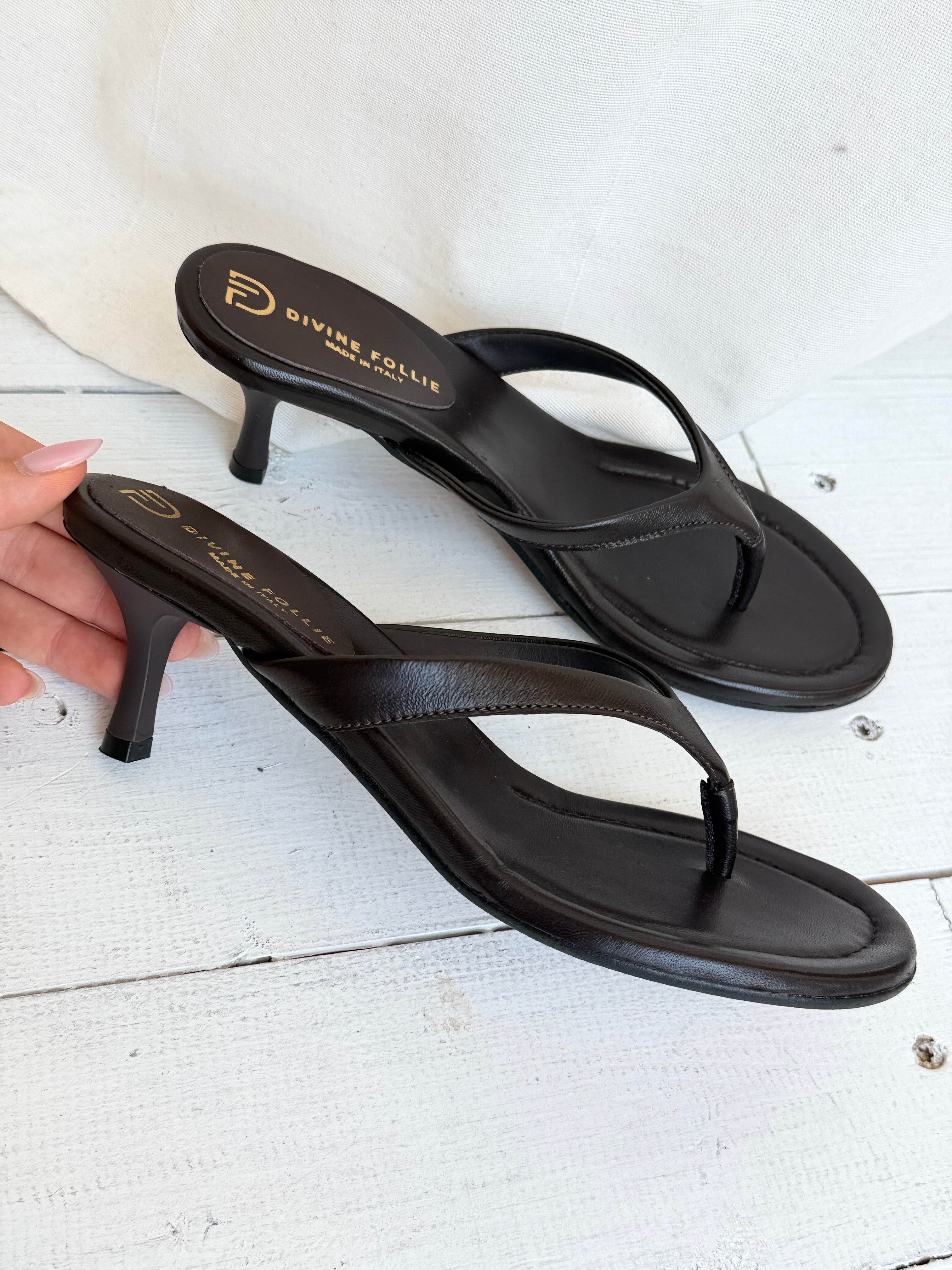 Sandali infradito con tacco kitten Divine Follie