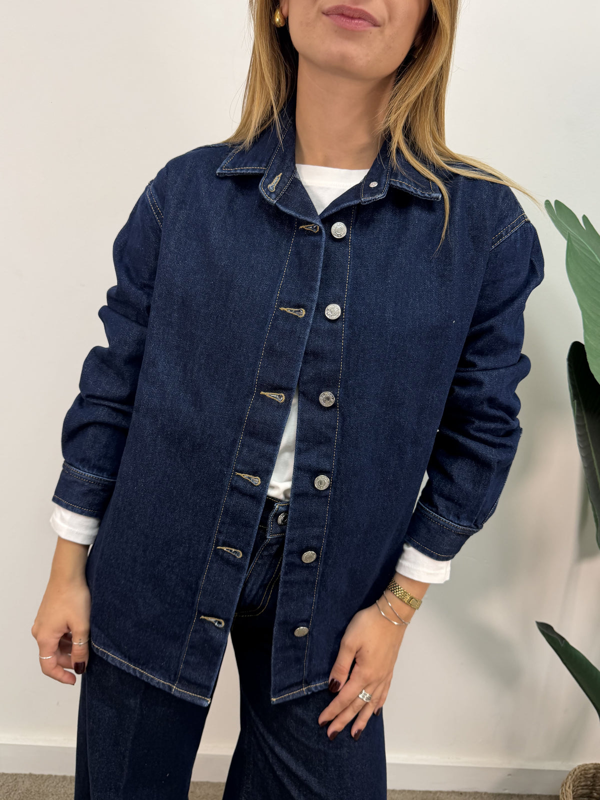 Camicia over denim scuro Vicolo
