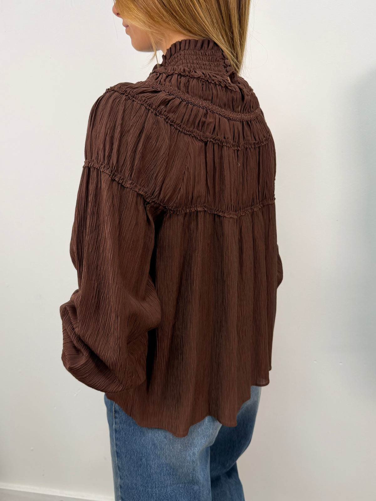 Blusa plissè collo cratere Amosa