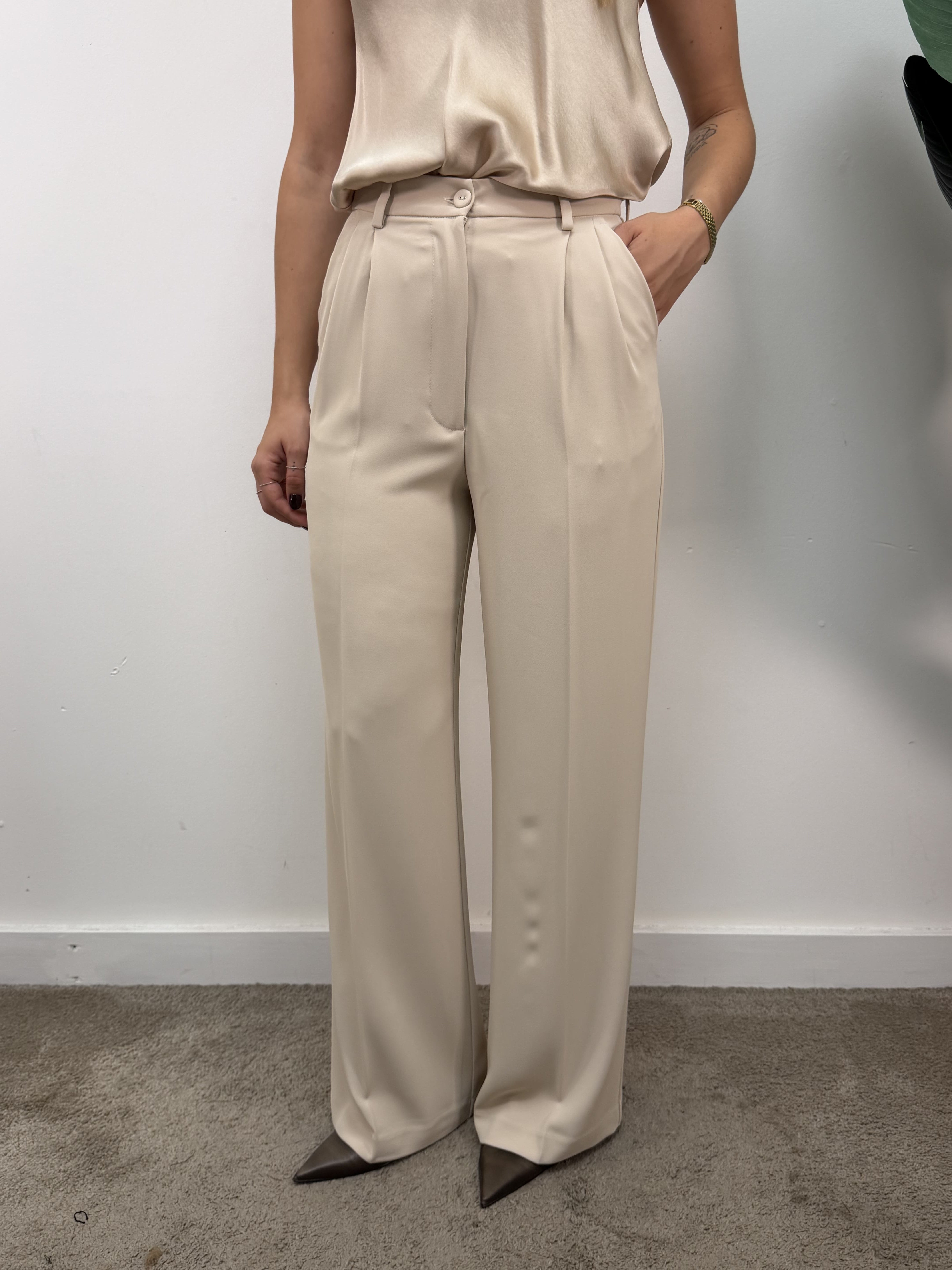 Pantalone cady gamba ampia con pinces Vicolo