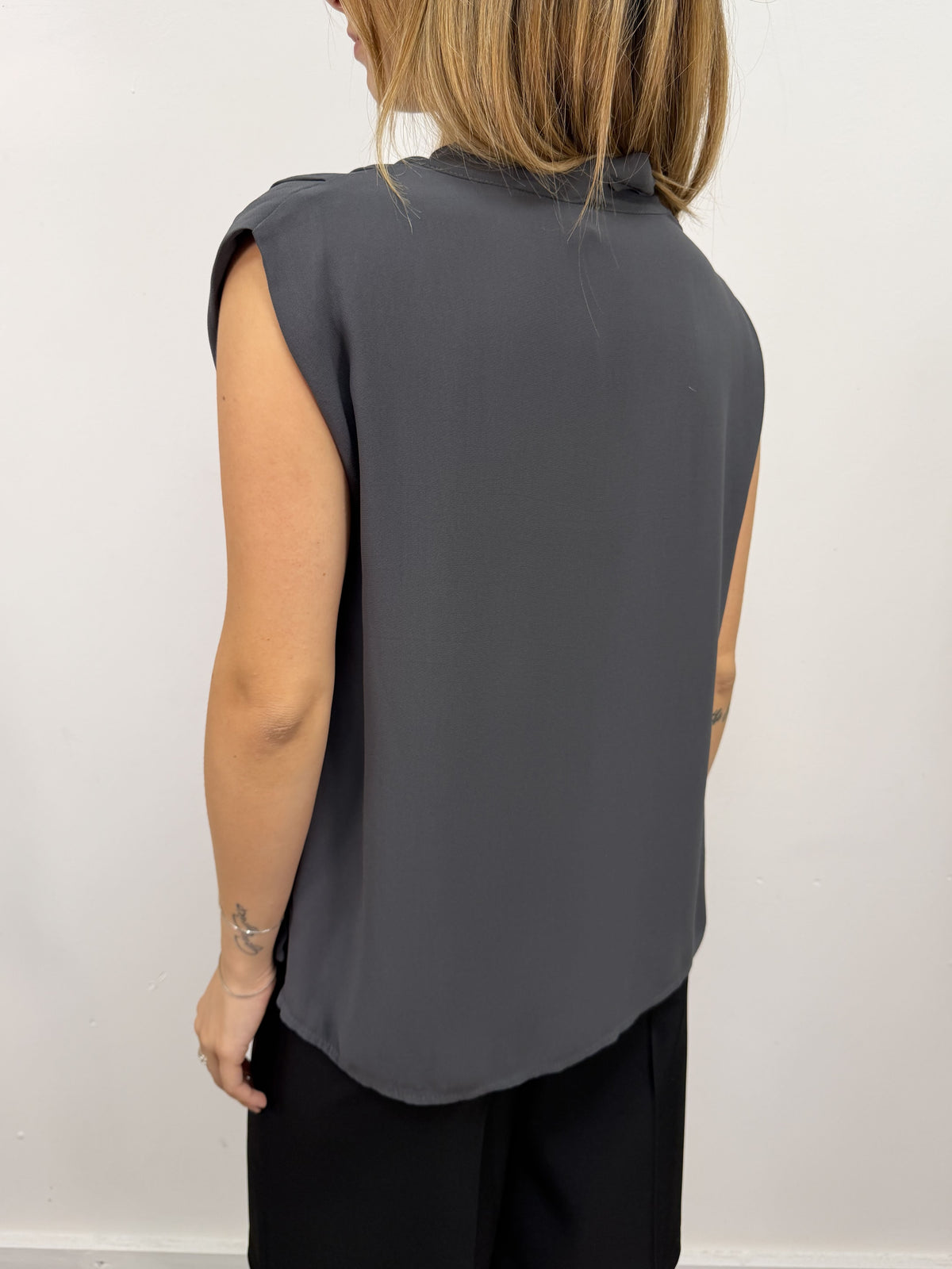 Blusa smanicata scollo V MyD