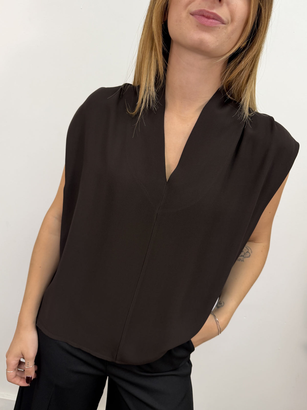 Blusa smanicata scollo V MyD