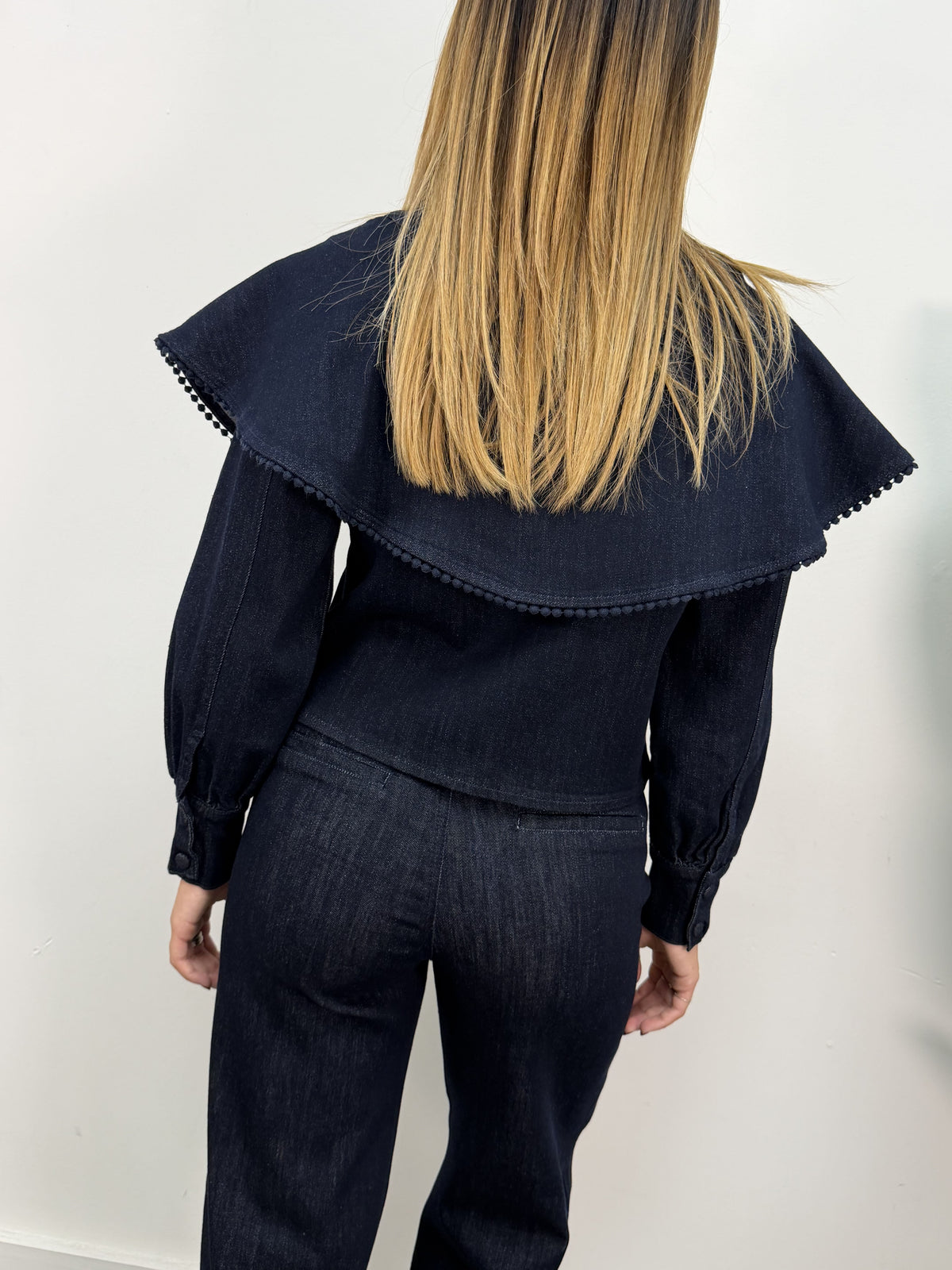 Camicia jeans con passamanerie e mantellina Amosa