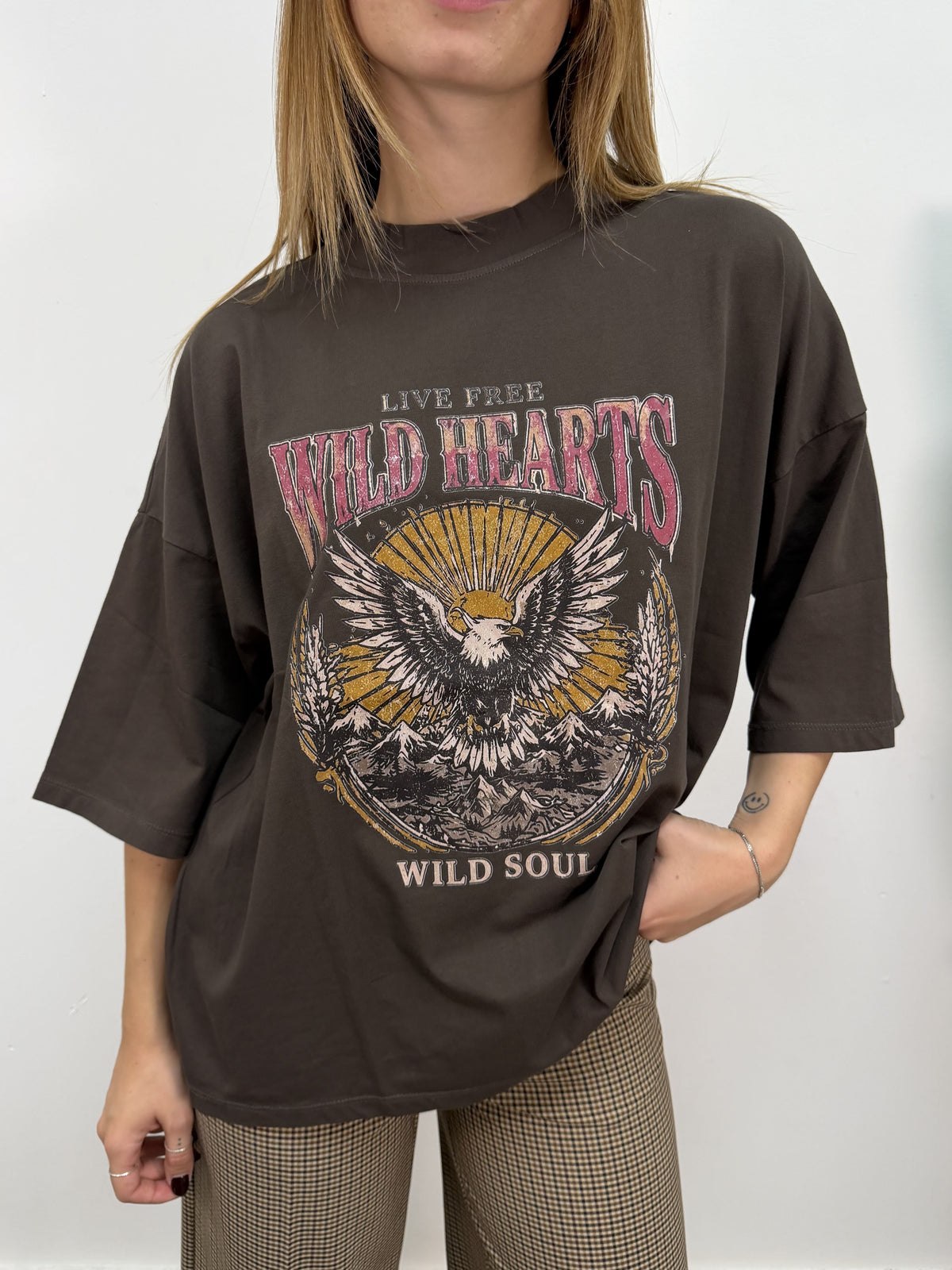 T-shirt super over stampa "Live free wild hearts" Susy Mix