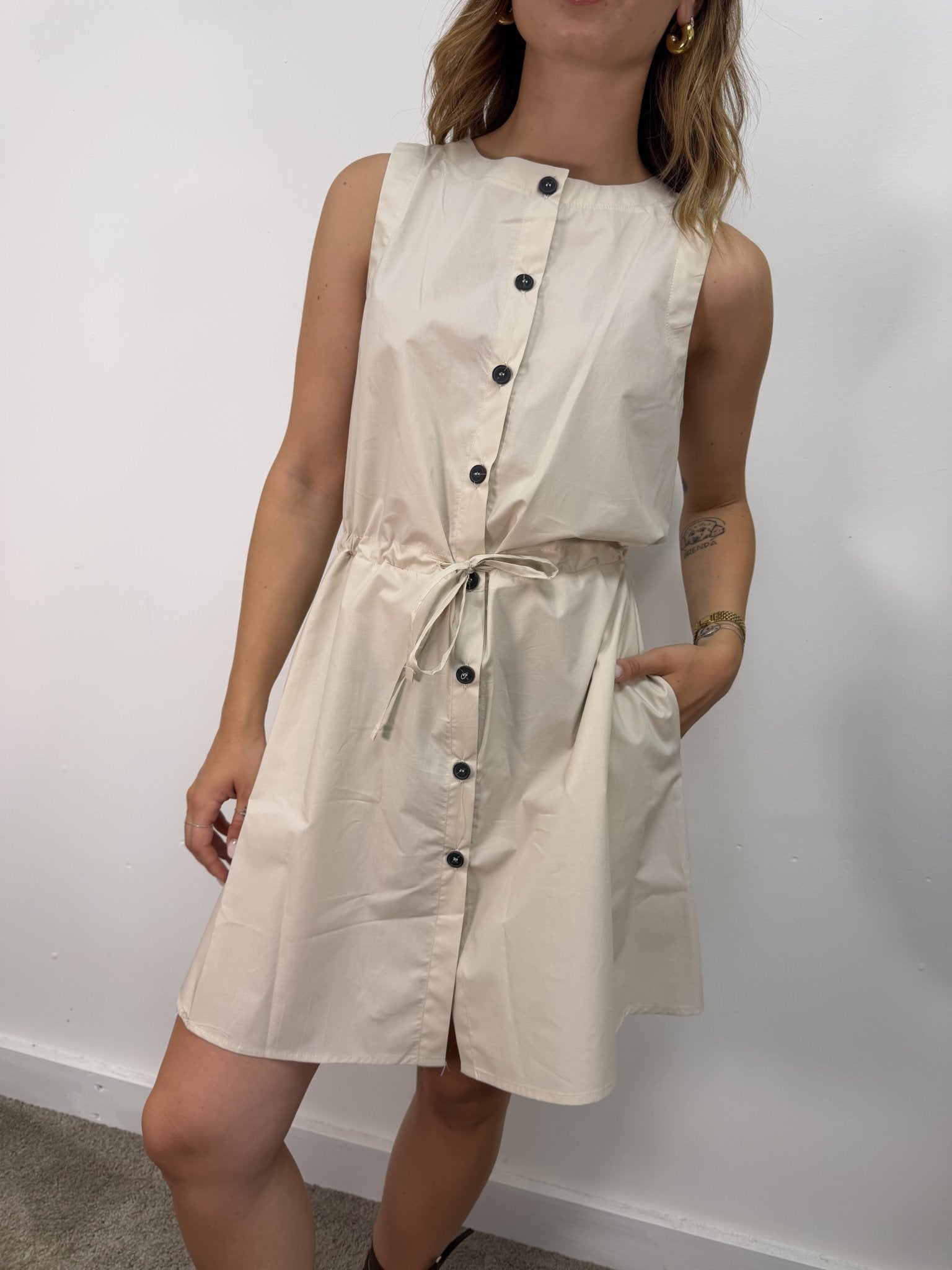 Abito corto bottoni e coulisse in vita Tensione In - GiuGiò | Shop online