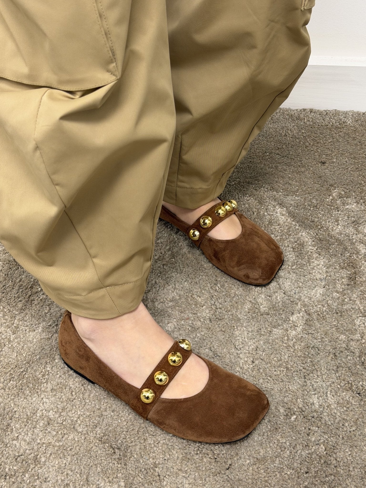 Ballerina in camoscio con fascia borchie Divine Follie - GiuGiò | Shop online