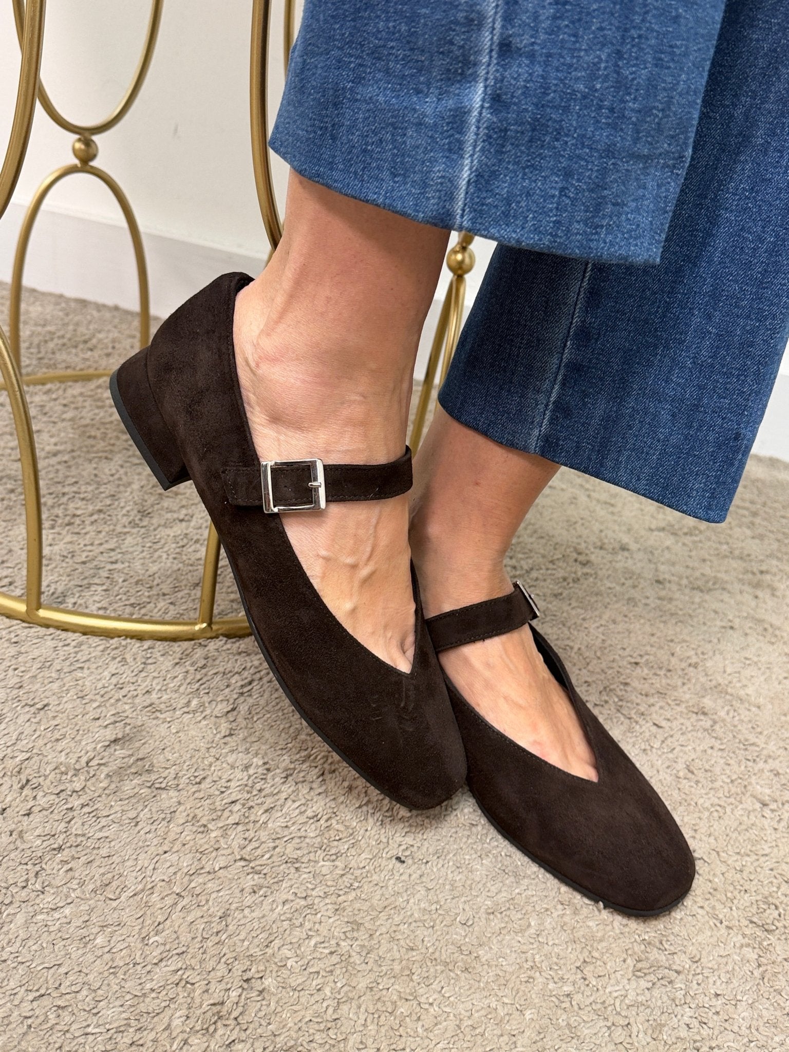 Ballerina maryjane in pelle scamosciata marrone Noa - GiuGiò | Shop online
