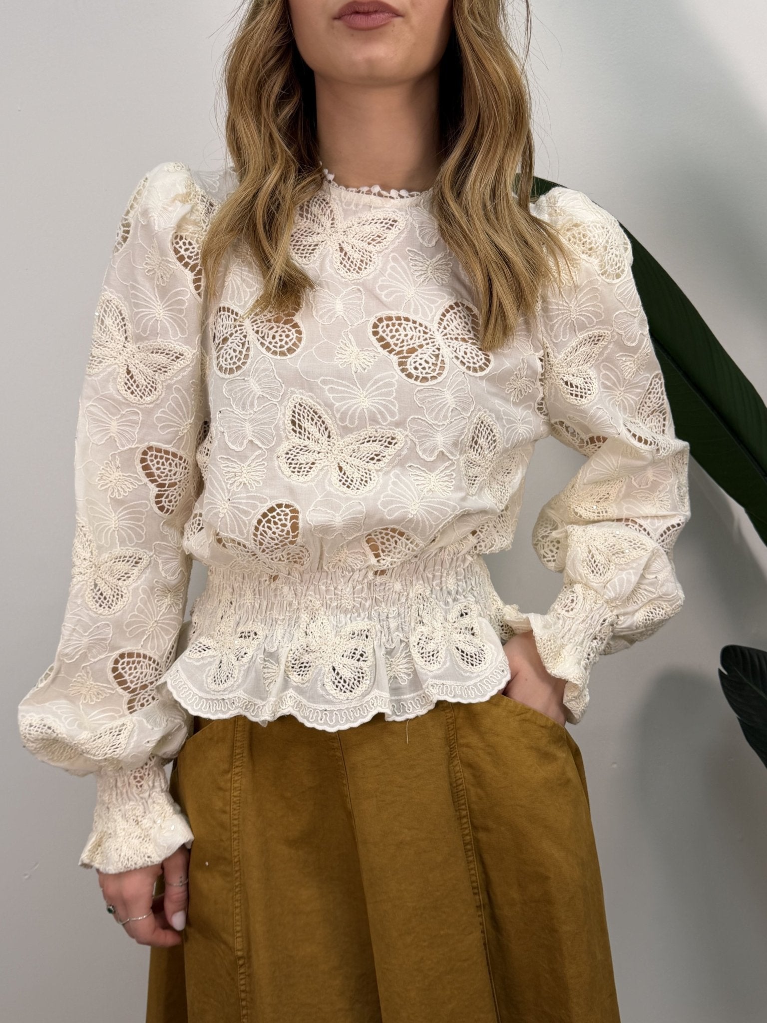 Blusa girocollo in pizzo macramè disegno farfalle Tensione In - GiuGiò | Shop online