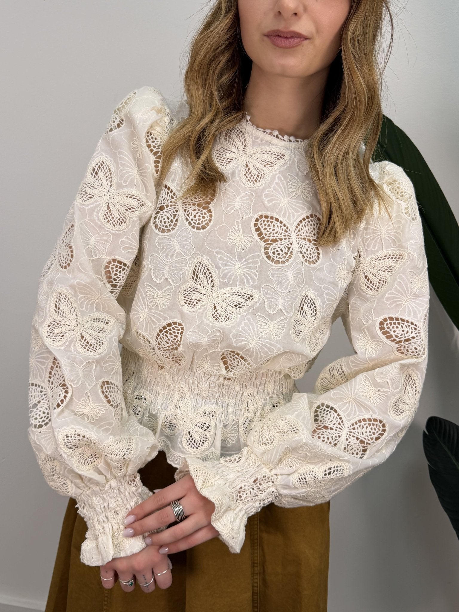 Blusa girocollo in pizzo macramè disegno farfalle Tensione In - GiuGiò | Shop online