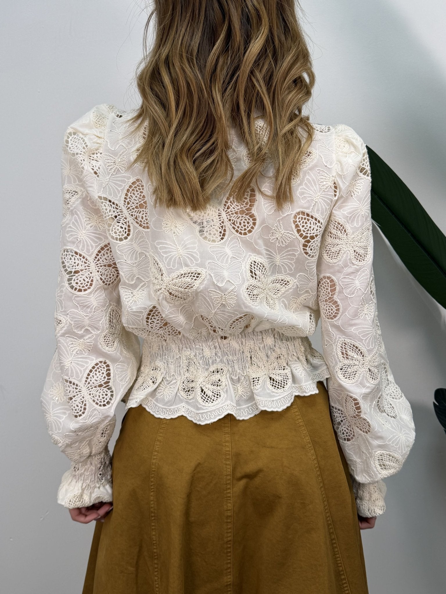 Blusa girocollo in pizzo macramè disegno farfalle Tensione In - GiuGiò | Shop online