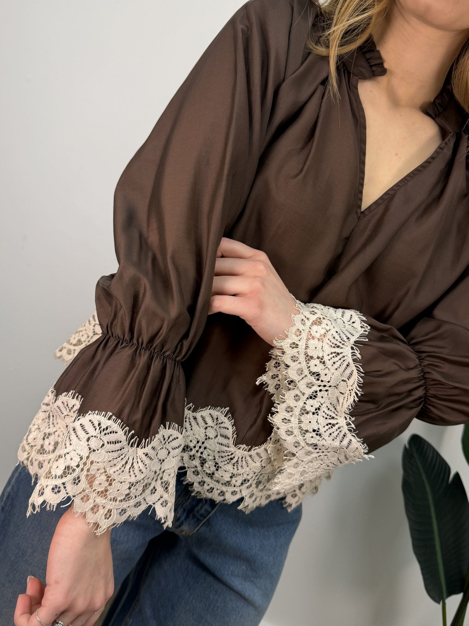 Blusa in lyocell scollo V con inserti pizzo Susy Mix - GiuGiò | Shop online