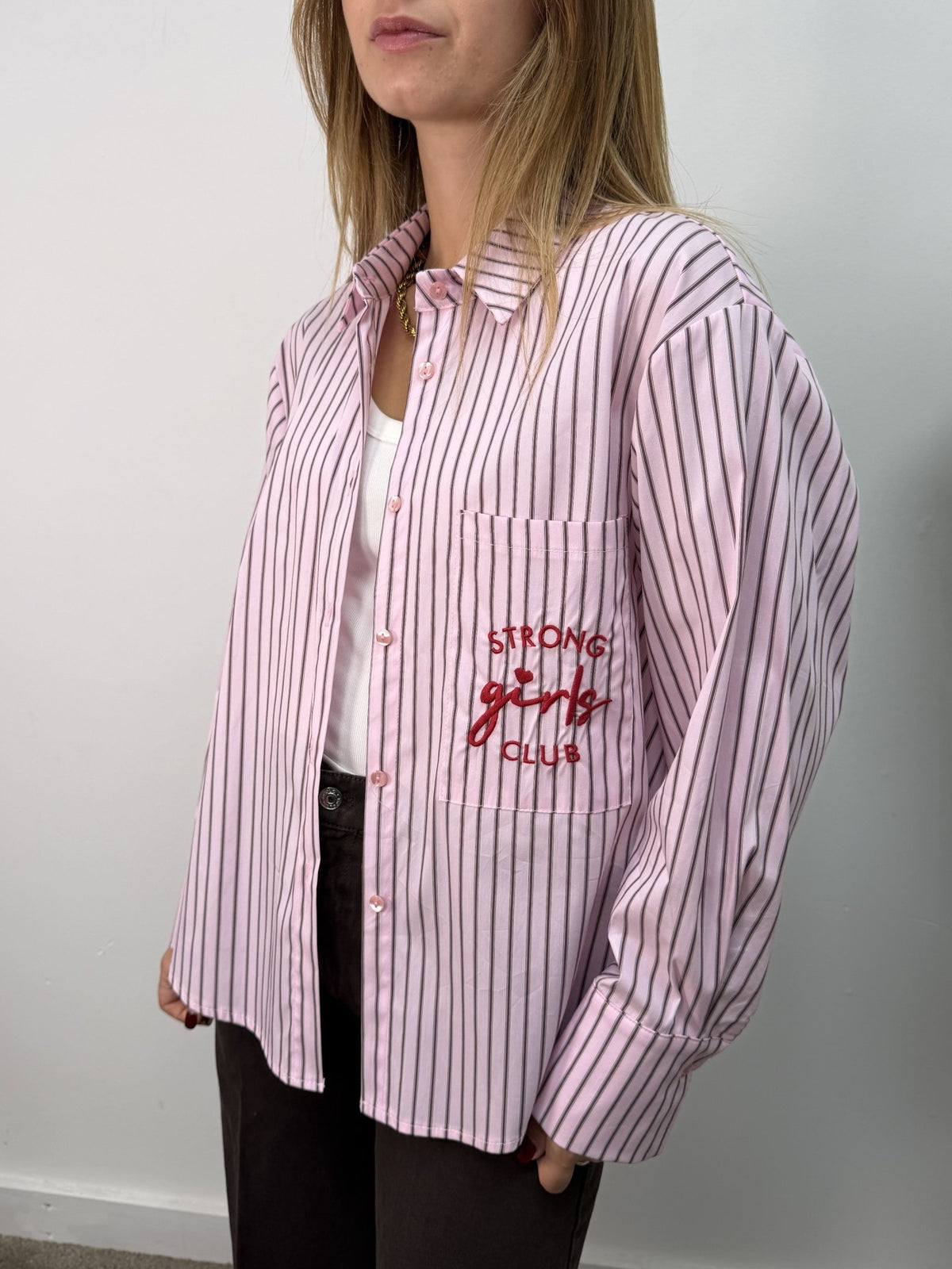 Camicia over con ricamo "Strong girl Club" Tensione In - GiuGiò | Shop online