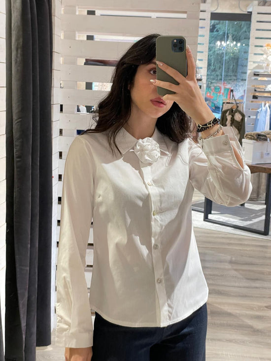 Camicia slim con spilla fiore MyD - GiuGiò | Shop online