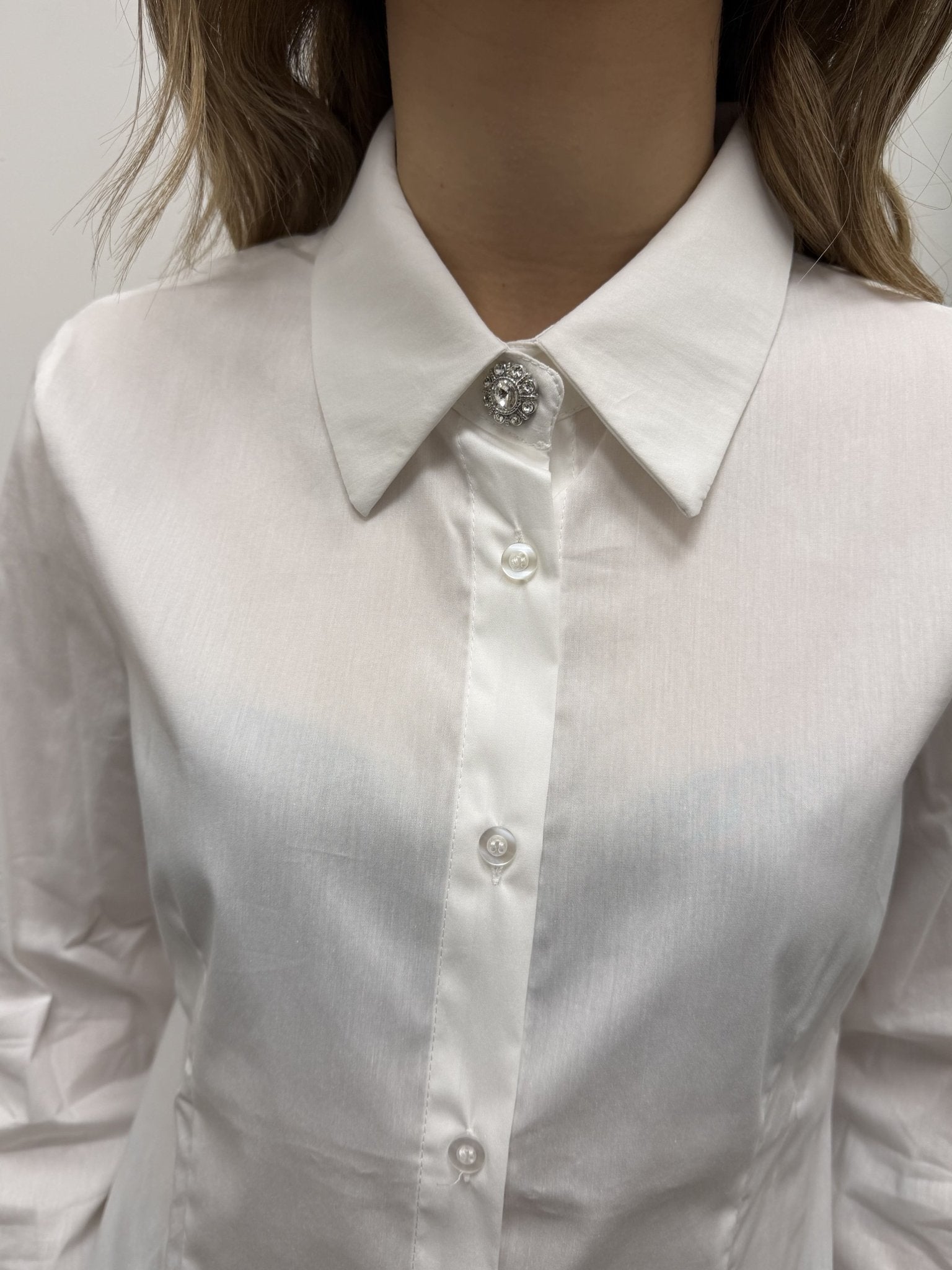 Camicia slim fit con bottone gioiello Susy Mix - GiuGiò | Shop online