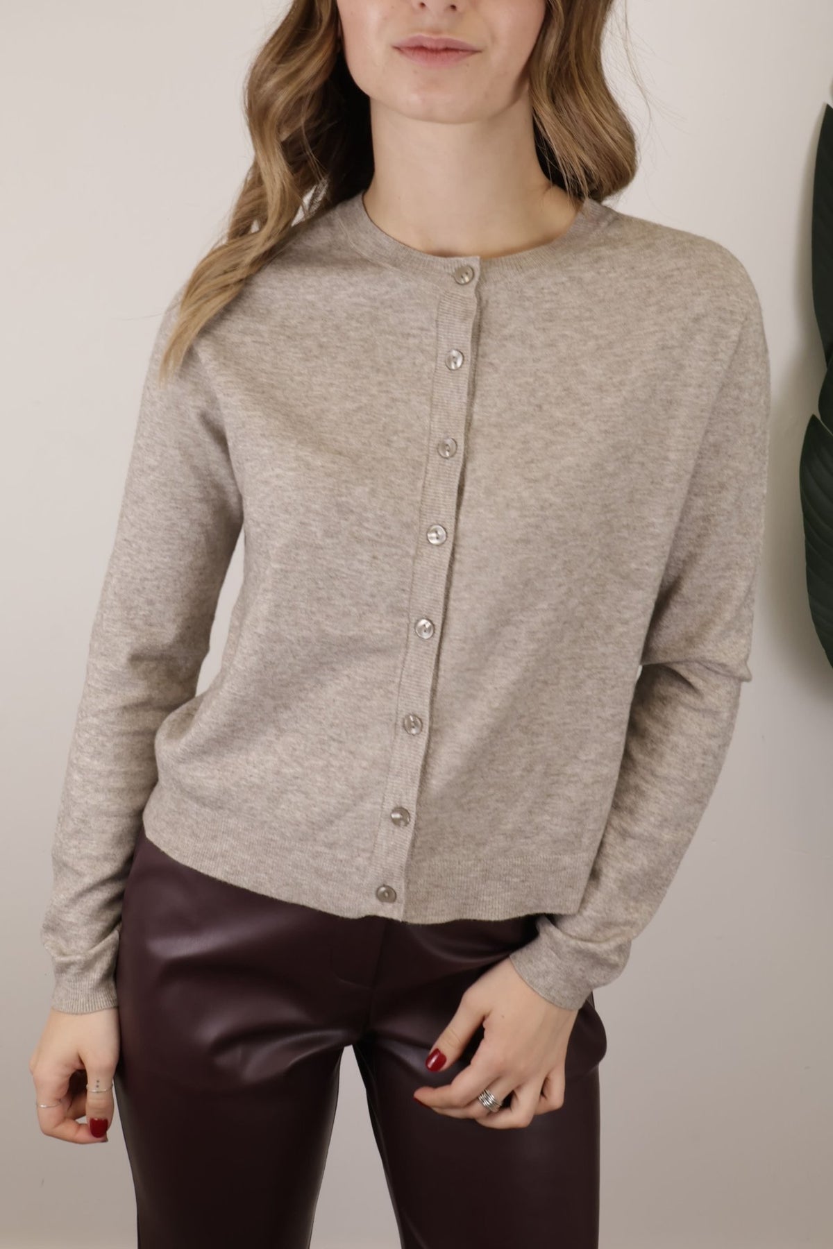 Cardigan girocollo con bottoni MyD - GiuGiò | Shop online