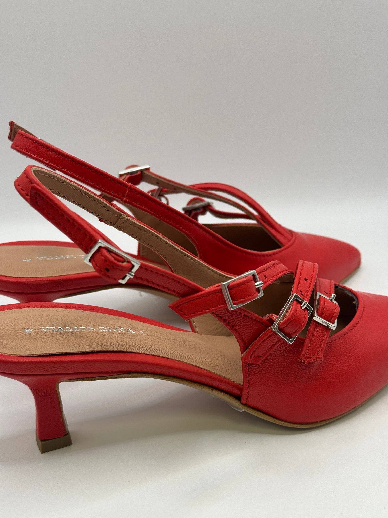 Décolleté con fibbiette in pelle Via Mondana - GiuGiò | Shop online