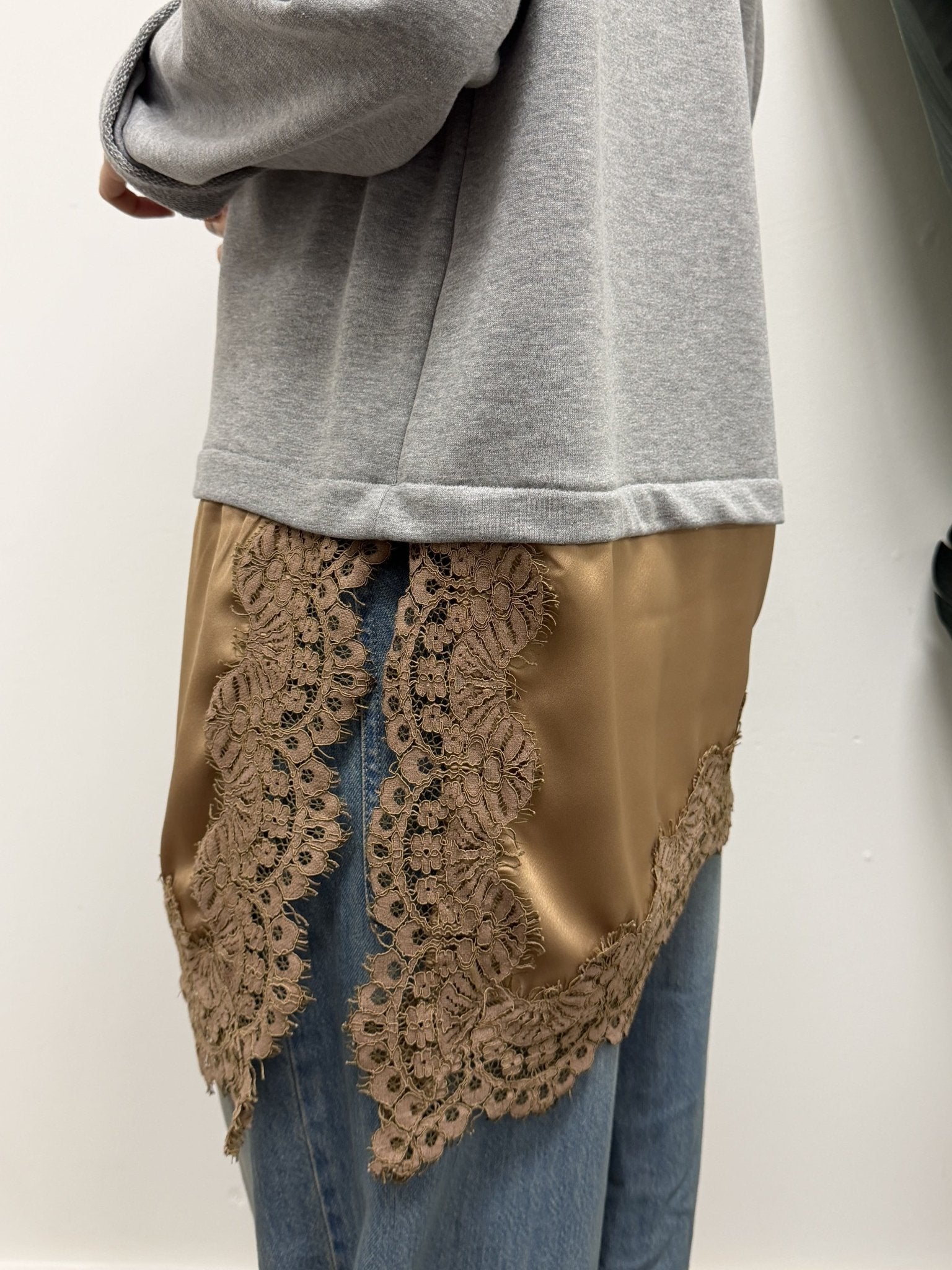 Felpa girocollo garzata con inserto trasversale in pizzo Dixie - GiuGiò | Shop online