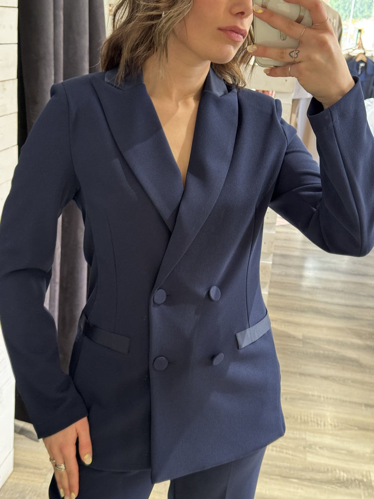 Giacca doppiopetto in crepe con reverse in raso Zahjr - GiuGiò | Shop online