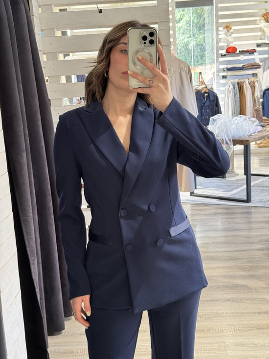 Giacca doppiopetto in crepe con reverse in raso Zahjr - GiuGiò | Shop online