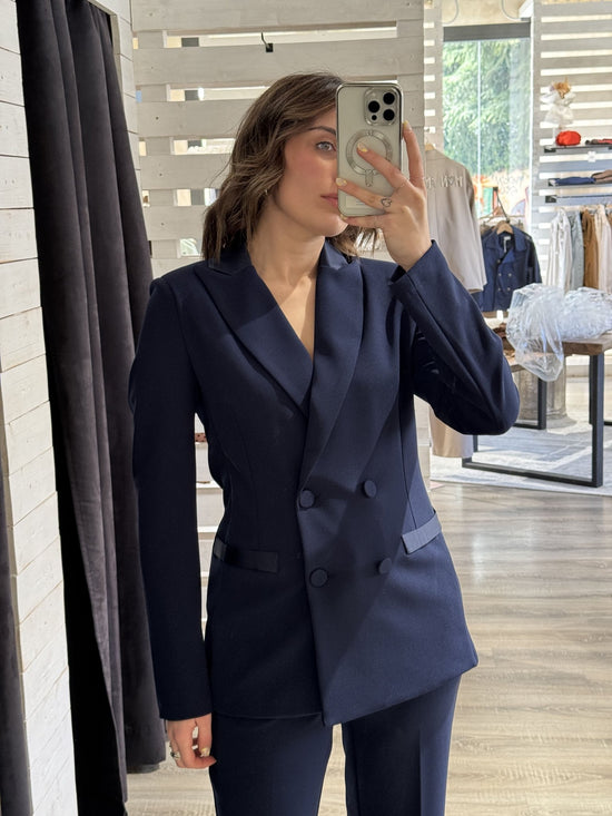 Giacca doppiopetto in crepe con reverse in raso Zahjr - GiuGiò | Shop online