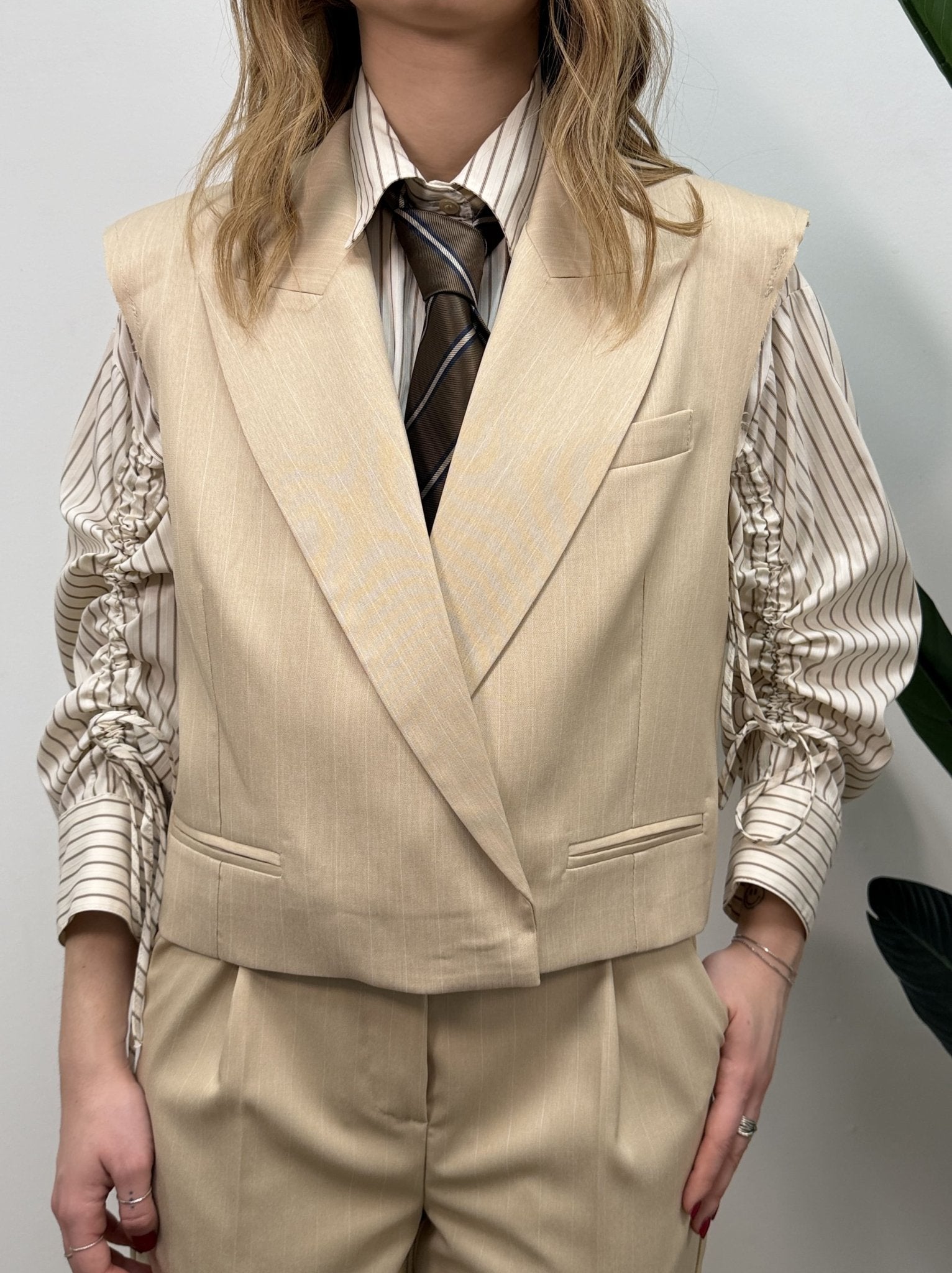 Gilet gessato crop con spalline VICOLO - GiuGiò | Shop online