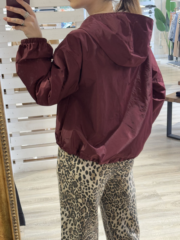 Giubbino in tessuto impermeabile con cappuccio Tensione IN - GiuGiò | Shop online