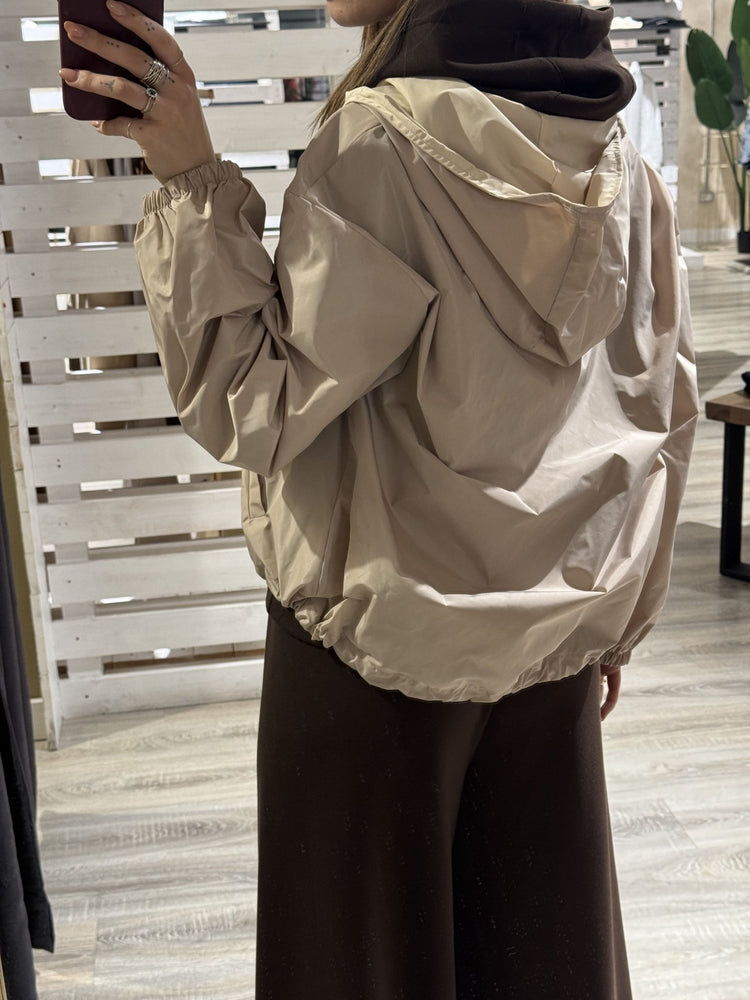 Giubbino in tessuto impermeabile con cappuccio Tensione IN - GiuGiò | Shop online