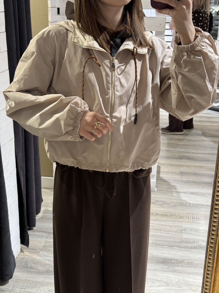 Giubbino in tessuto impermeabile con cappuccio Tensione IN - GiuGiò | Shop online